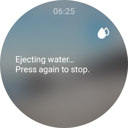 A Galaxy Watch 5 screen describes the device ejecting water.
