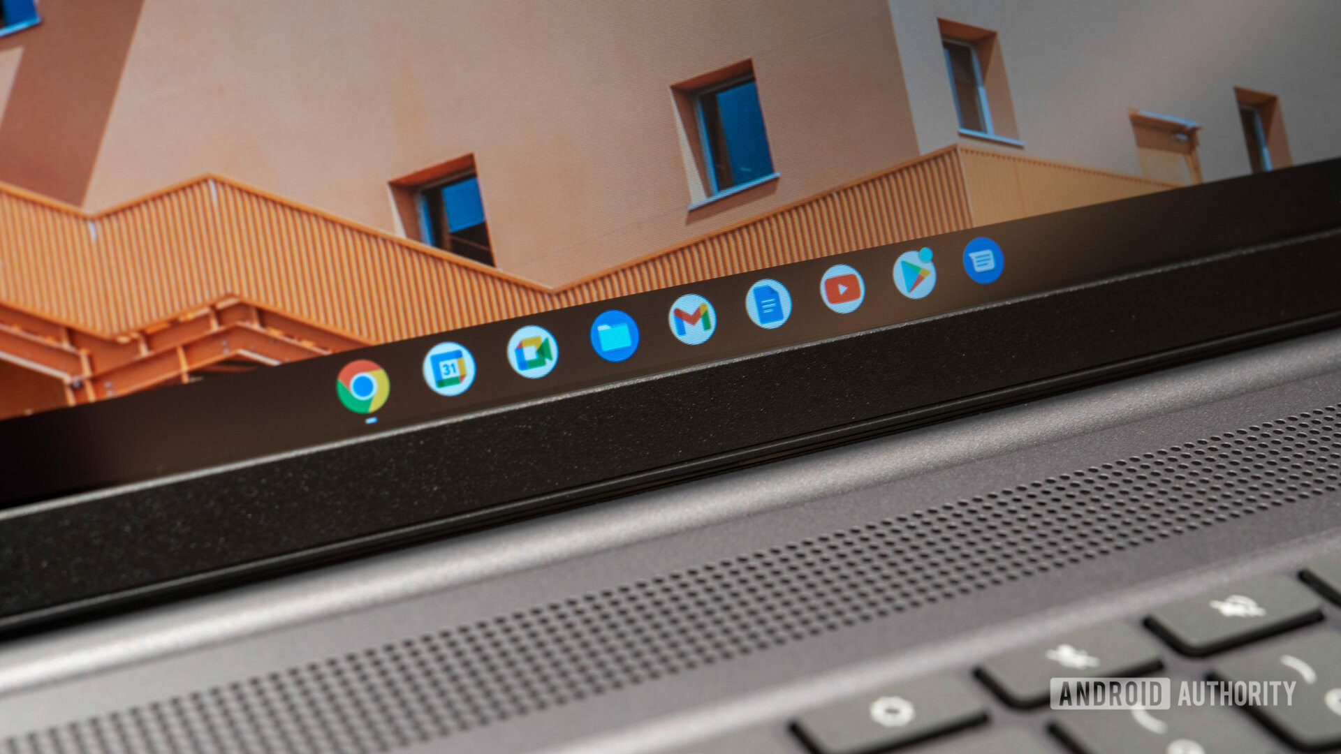 Lenovo IdeaPad 5i Chromebook app dock Shelf