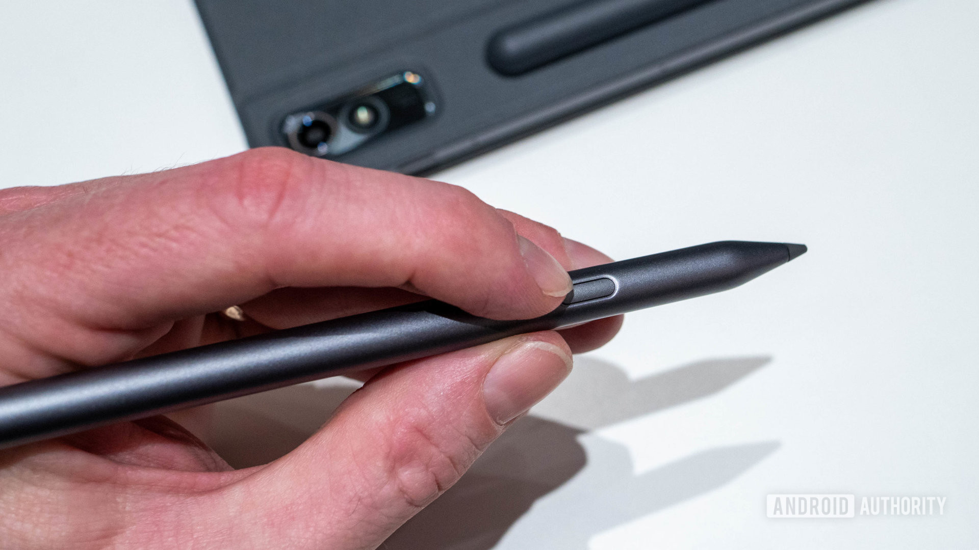 Lenovo Tab P11 Pro precision pen 3 stylus button in hand