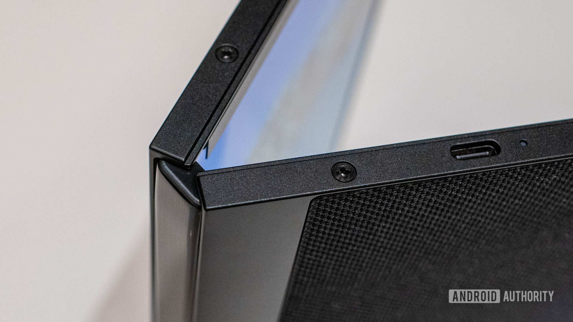 Close-up dari engsel Lenovo X1 Fold