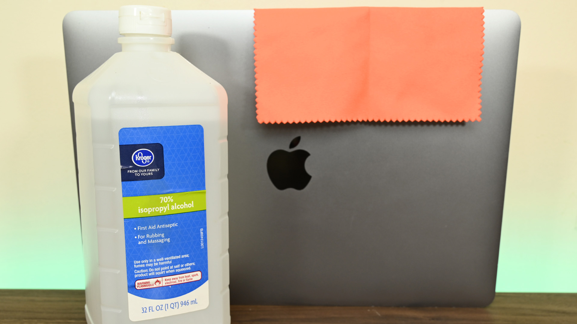 How you can appropriately clean your Macbook screen