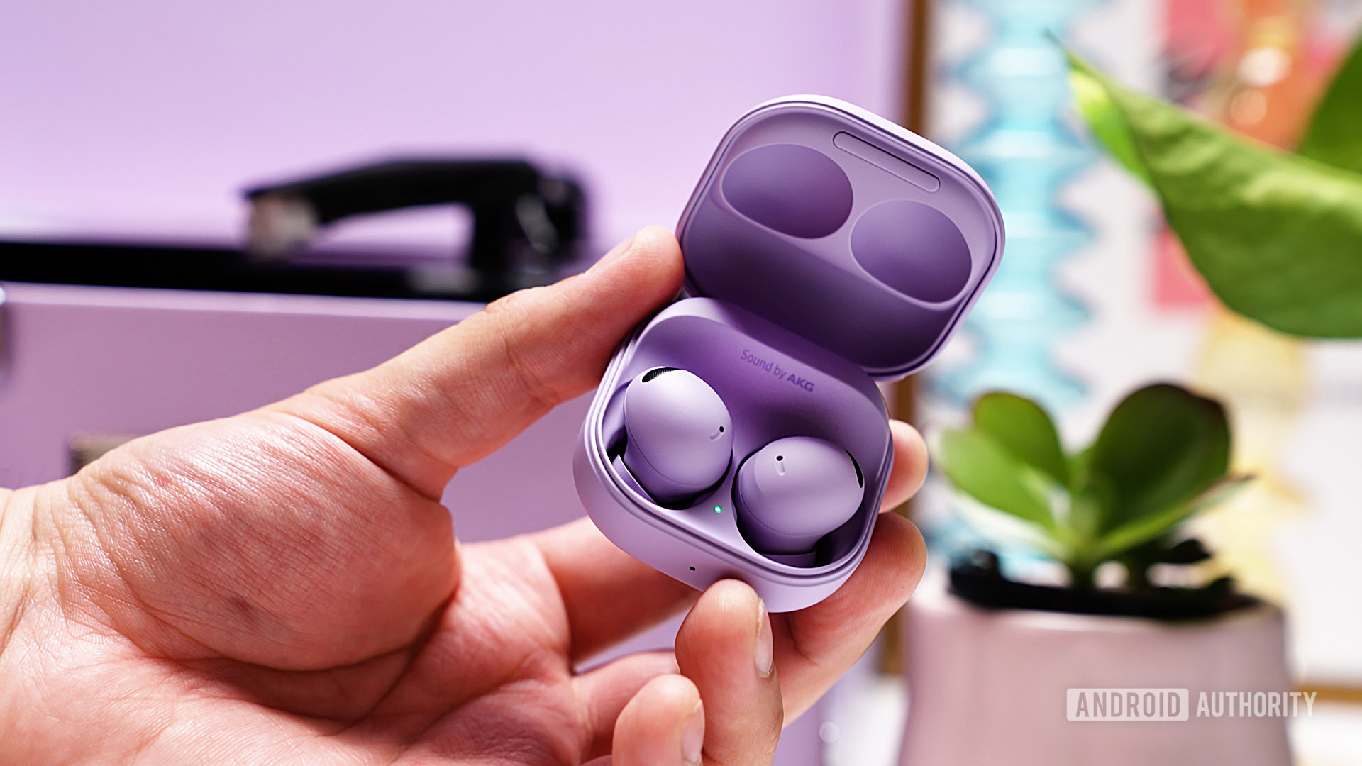 Samsung Galaxy Buds 2 Pro Bora Roxo Na Mão