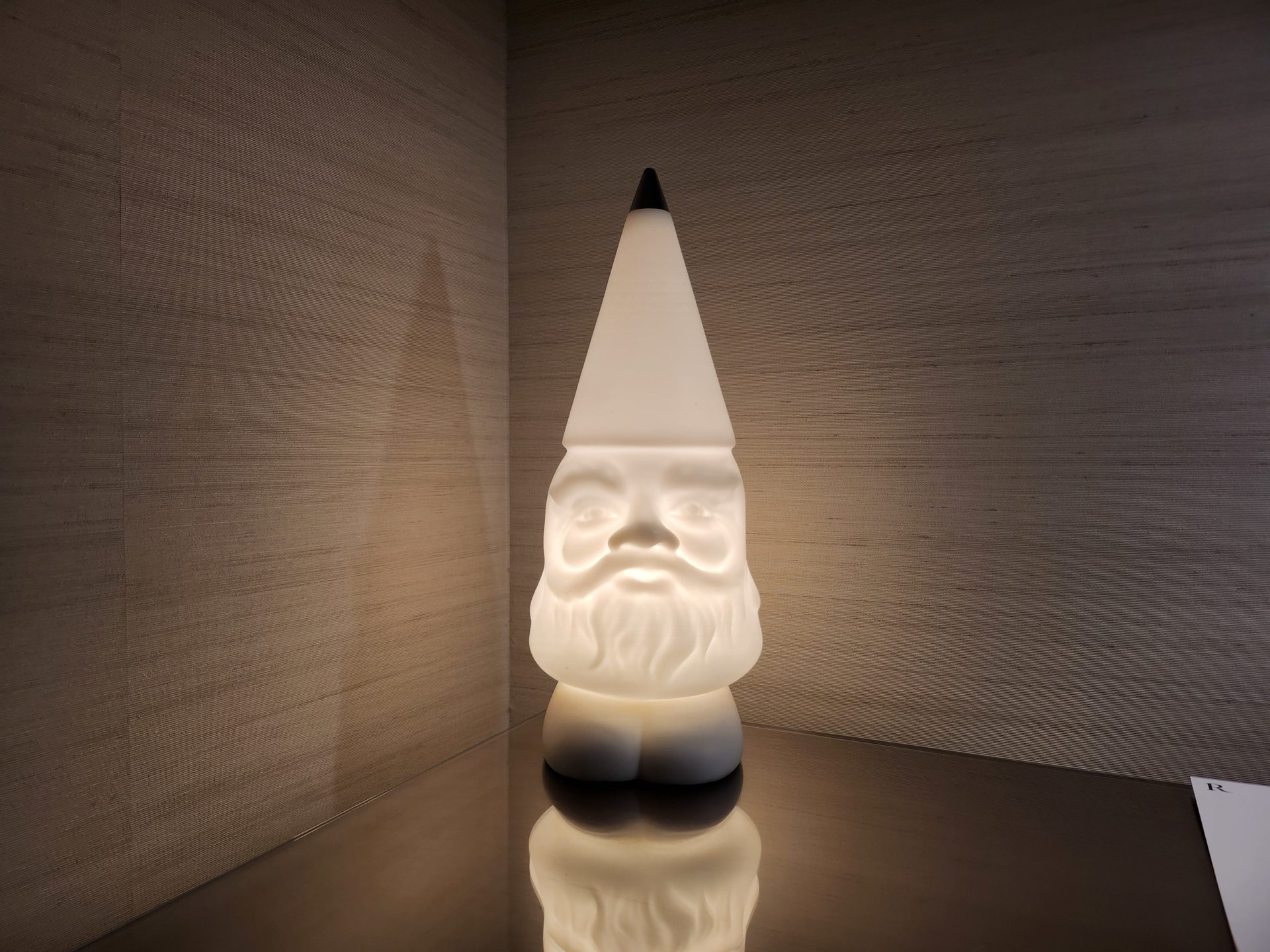 Samsung Galaxy Z Flip 4 weird gnome lamp illuminated low light