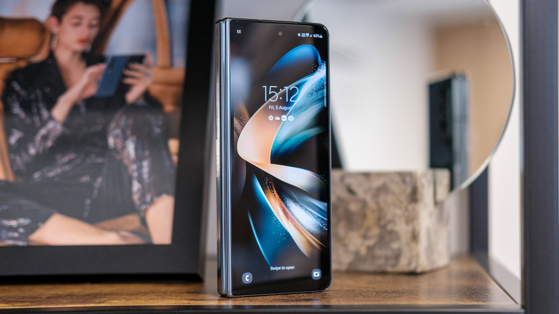 Samsung Galaxy Z Fold 4 hero mirror