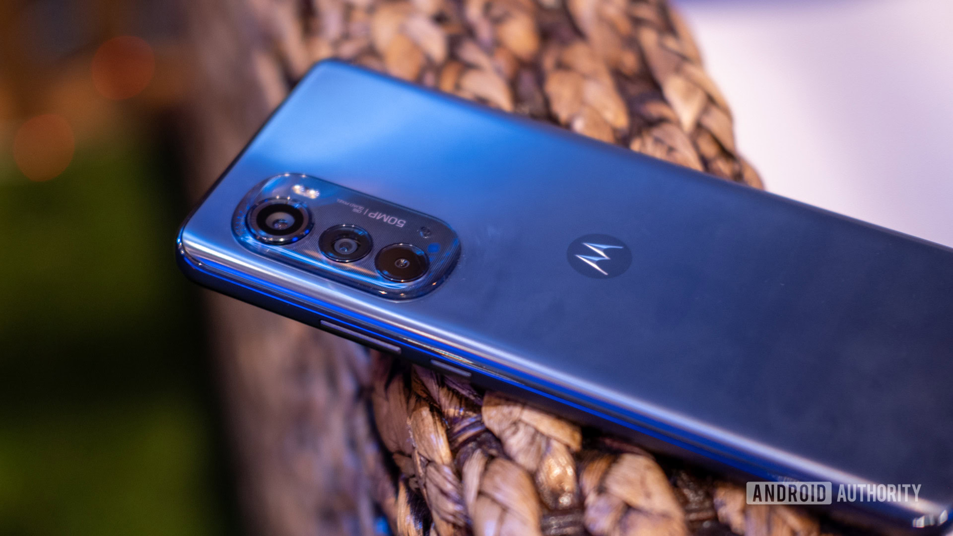 motorola edge 2022 camera and buttons