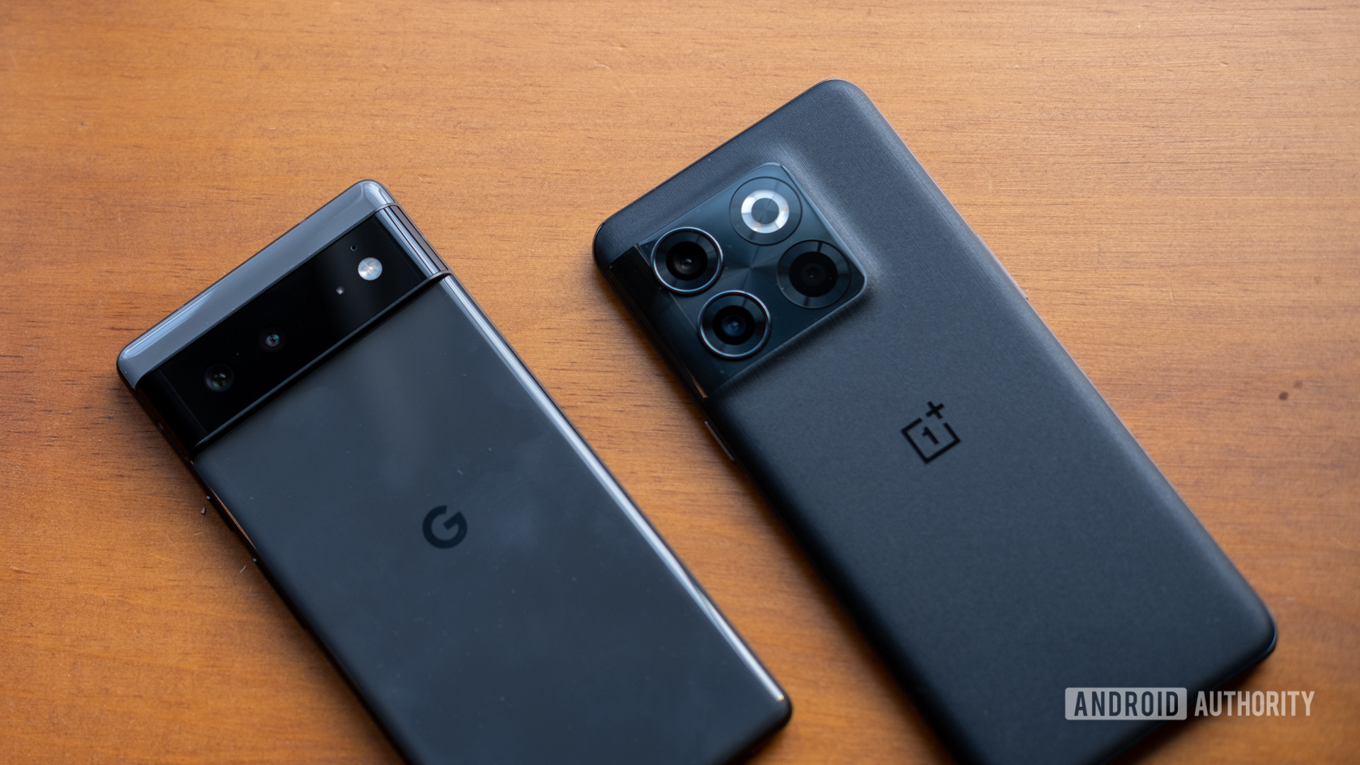 Pixel 6 vs Oneplus 10t on the table
