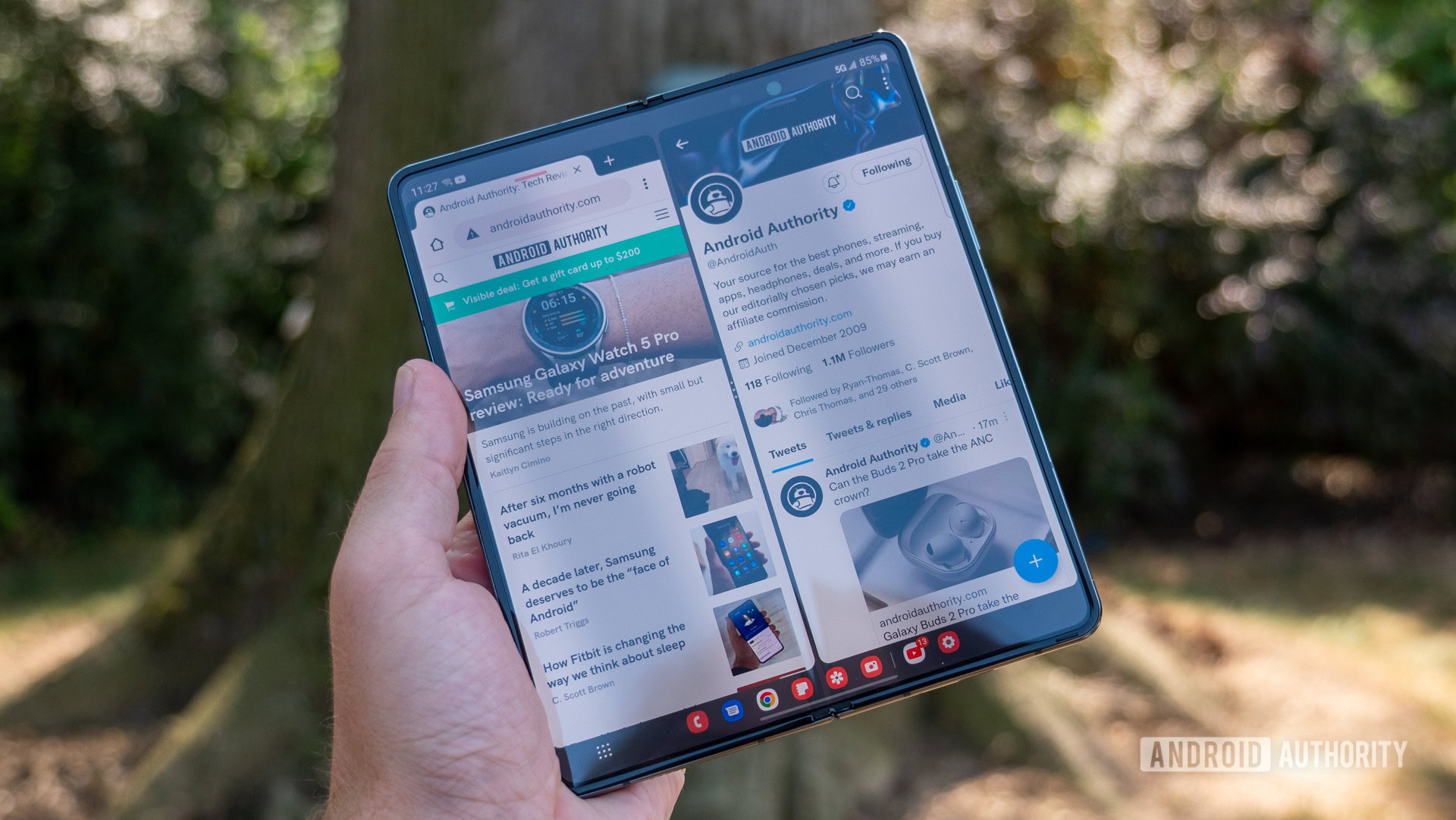 samsung galaxy z fold 4 multitasking in hand