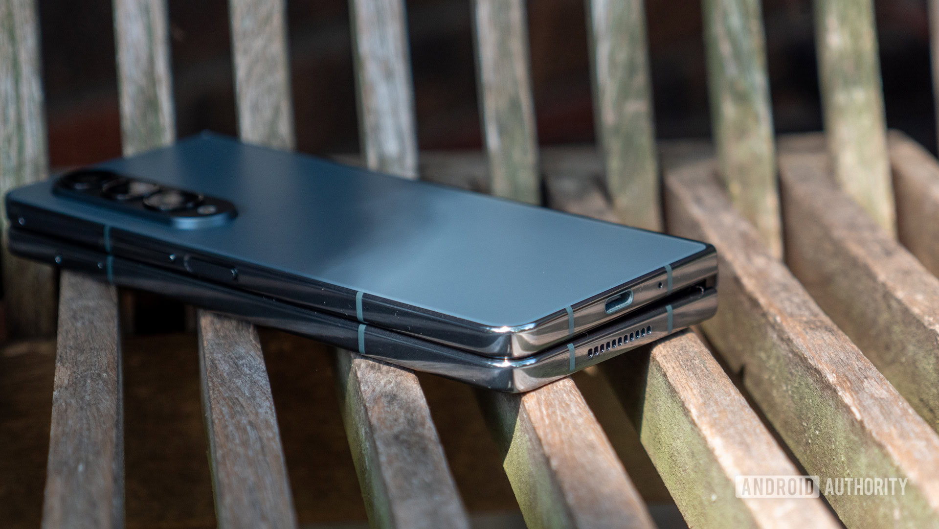 samsung galaxy z fold 4 ports and hinge gap