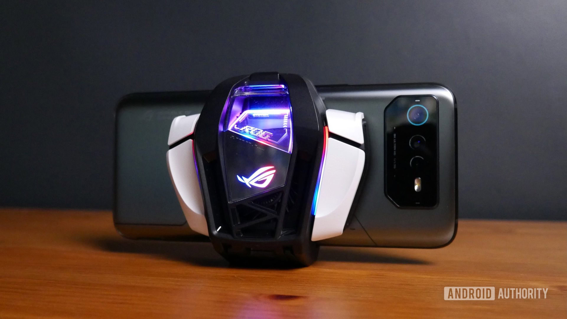 Asus ROG 6D Ultimate Aero Active Cooler encendido