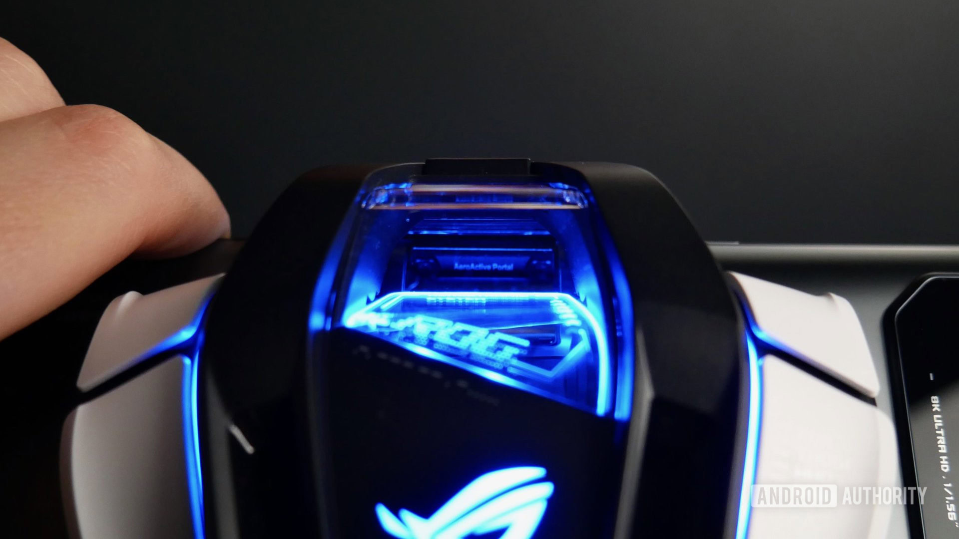 ASUS ROG 6D Ultimate Aero Active cooler portal open