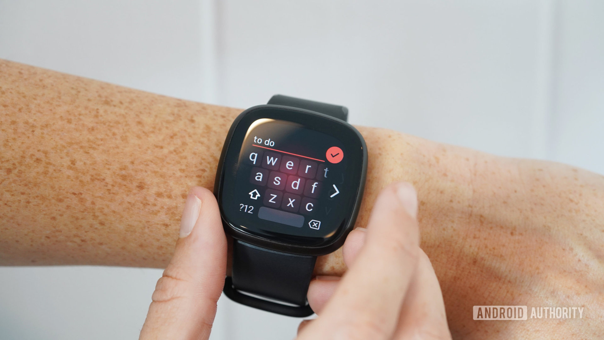 ご注文で当日配送 yooksFitbit Versa Lite smartwatch Purple LCD ccak.sn