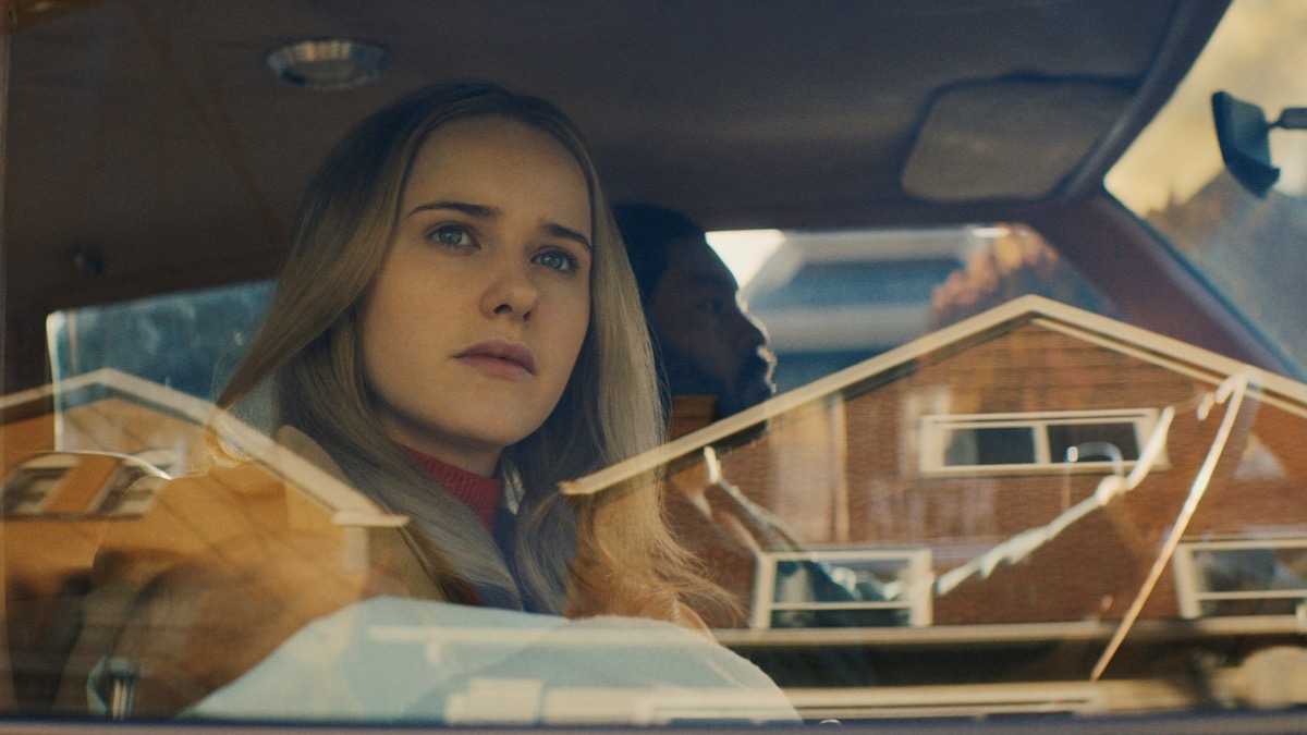 Rachel Brosnahan and Arinzé Kene in a car in I'm Your Woman - Best Original Movies from Amazon Prime Video