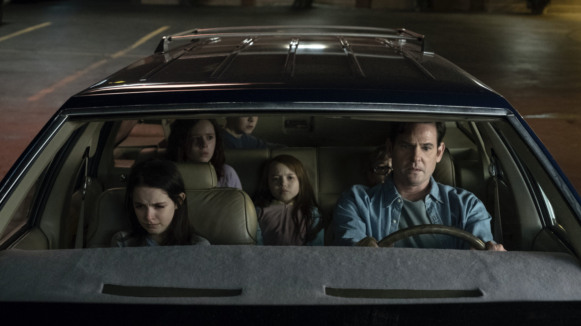 A Family in a Car at The Haunting of Hill House - Best Compulsive Show