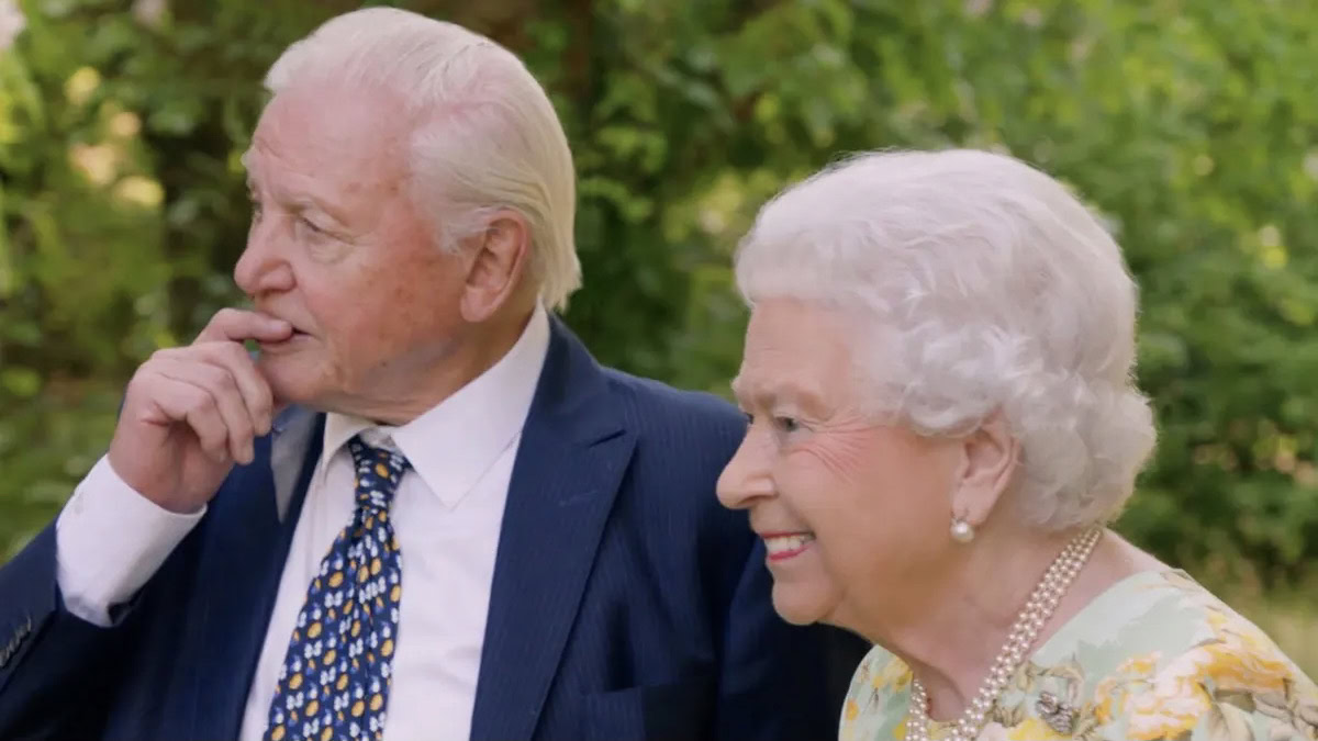 La reina con David Attenborough en The Queen's Green Planet - Queen Elizabeth movie