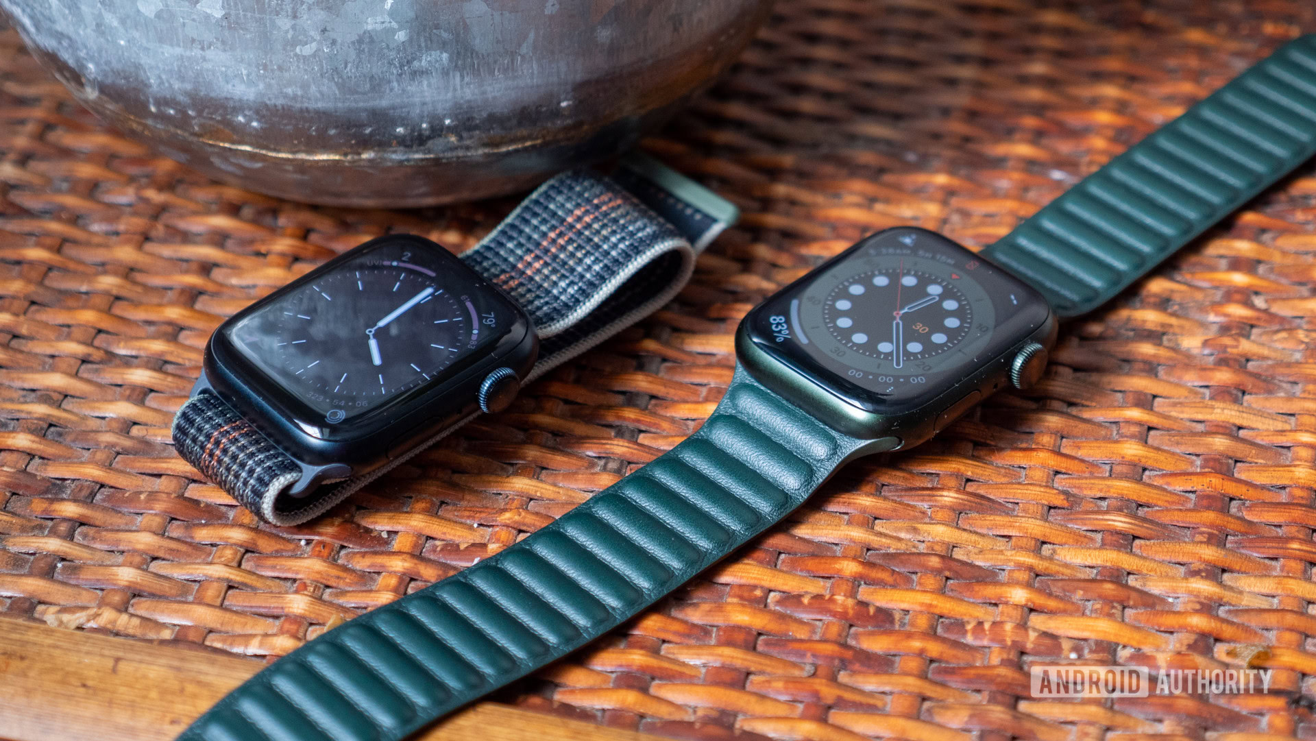 apple watch series 8 and apple watch series 7 crowns