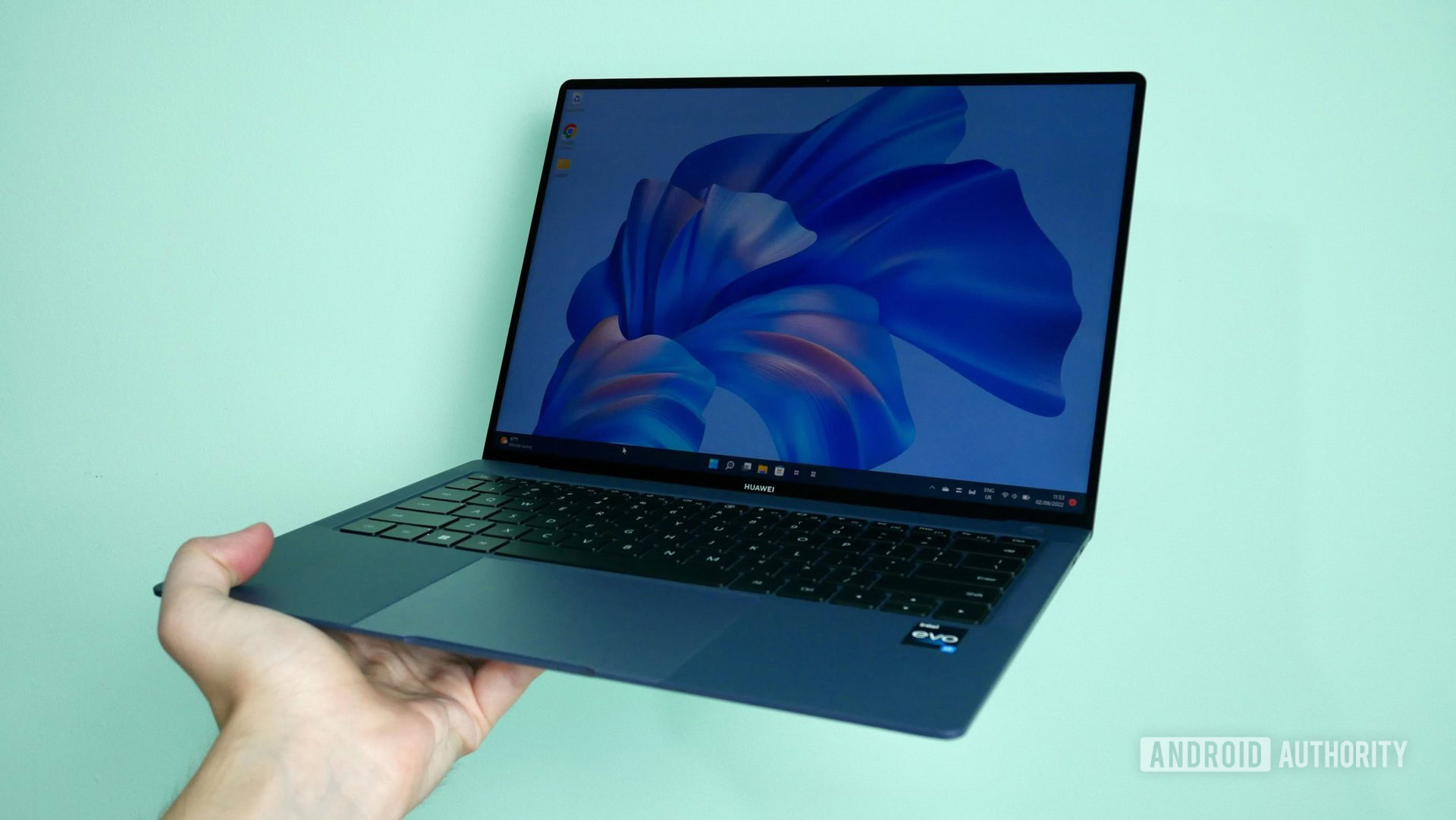 huawei matebook x pro 2022 12th gen intel in hand