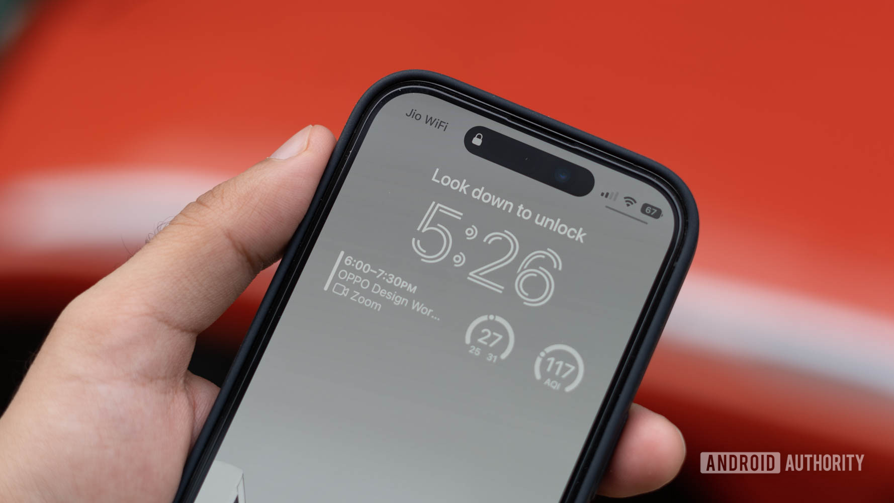iPhone 14 Pro Dynamic Island on lockscreen