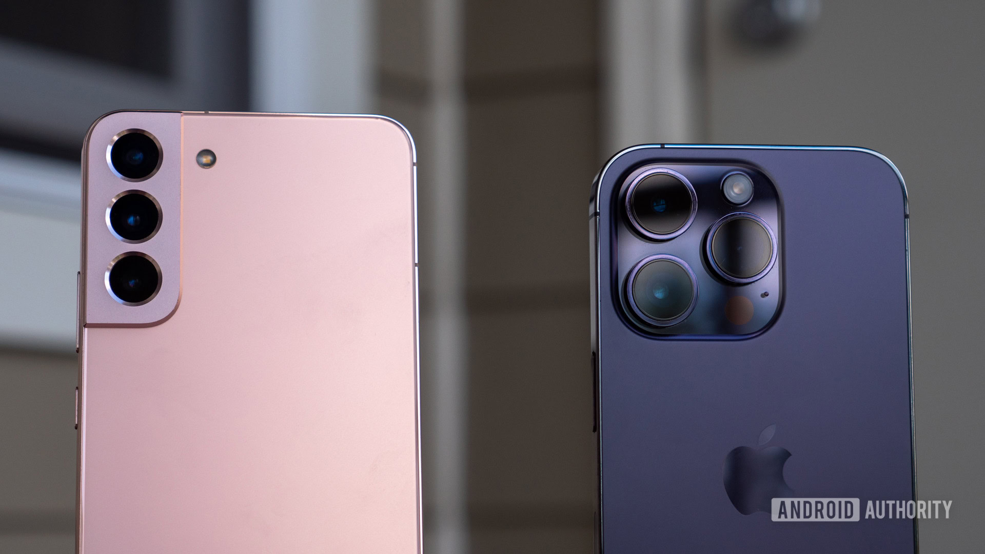 iphone 14 pro vs galaxy s22 plus camera close up