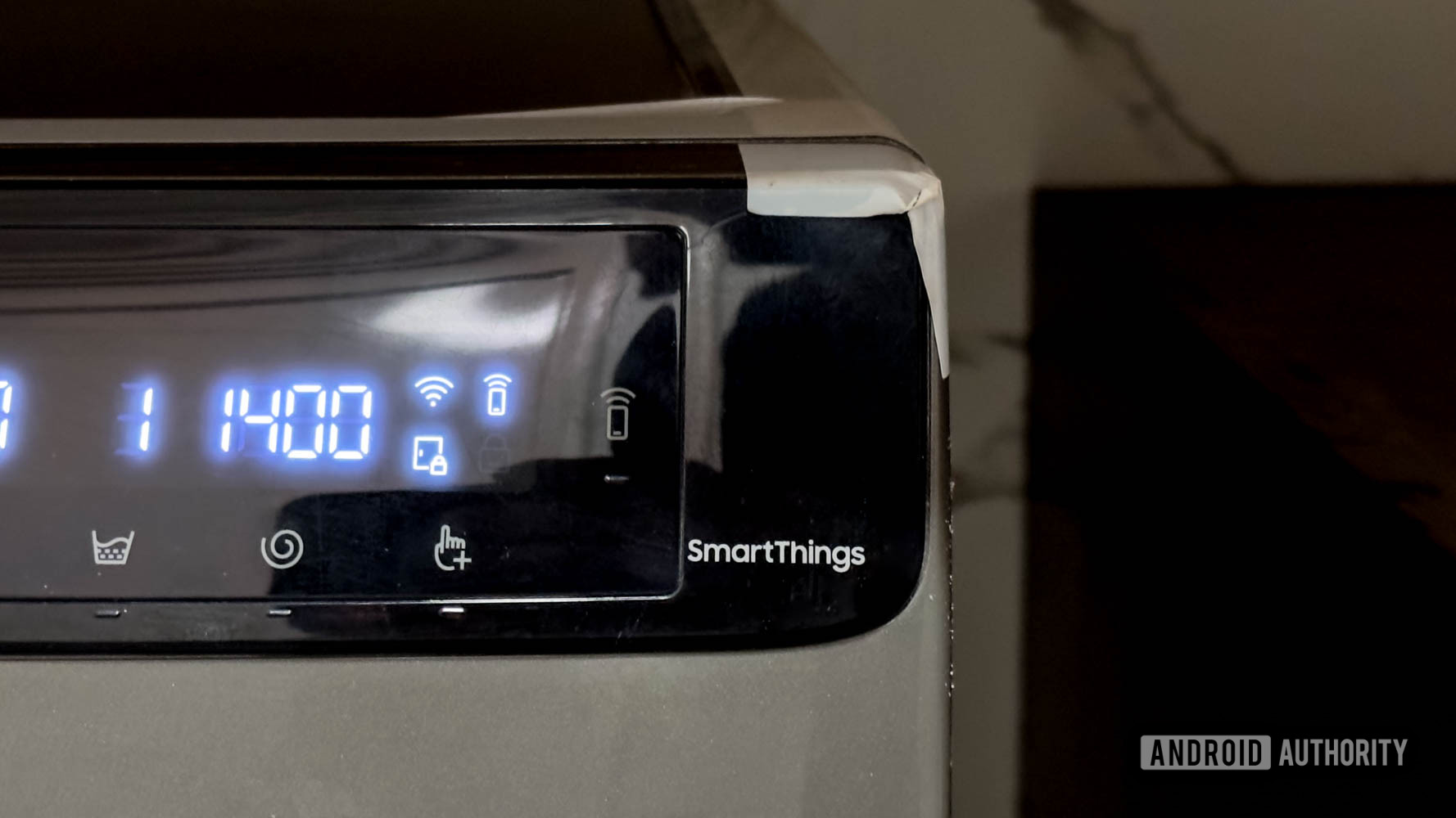 samsung washing machine and dryer with smartthings logo