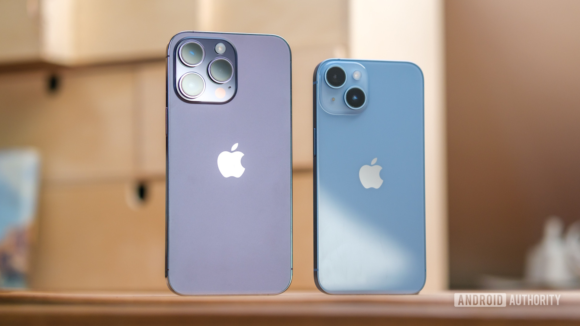 Apple iPhone 14 vs iPhone 14 Pro Max deals AT &  T.