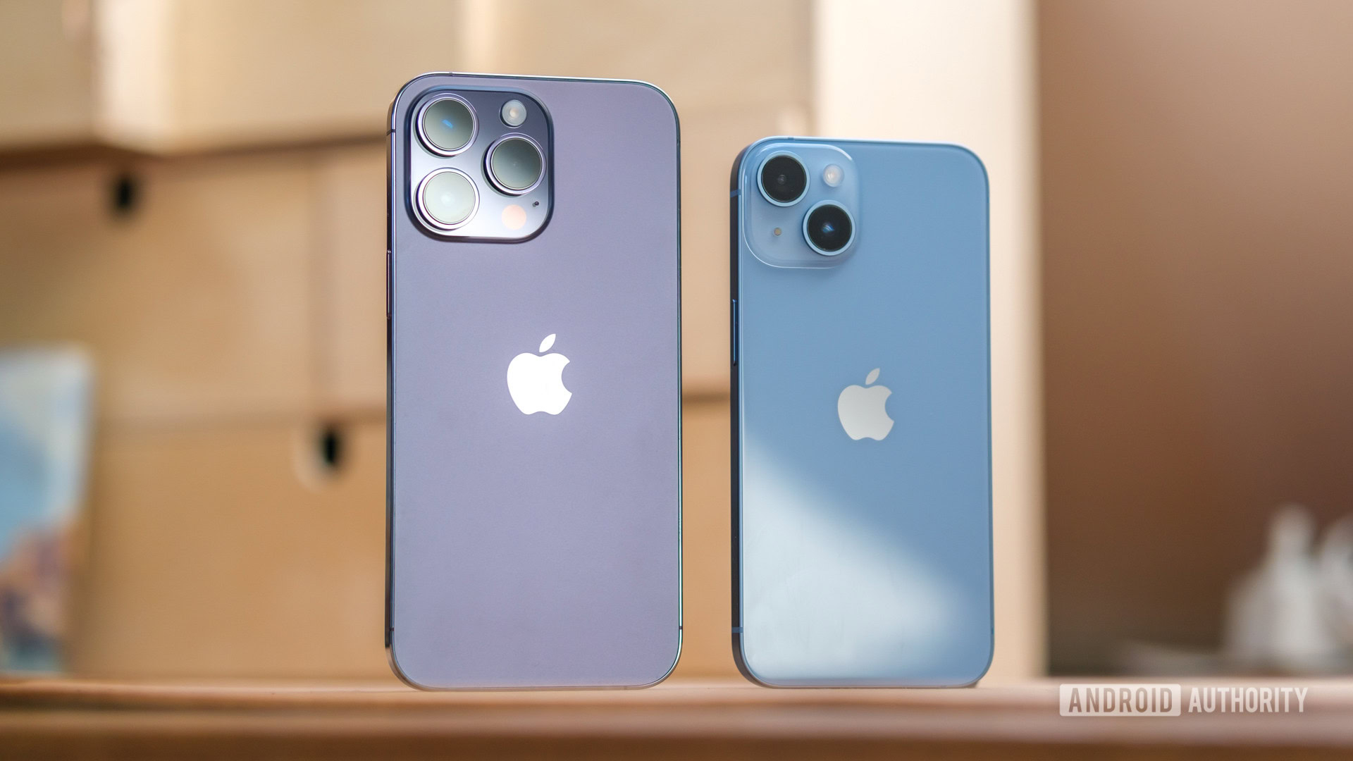 Apple iPhone 14 vs. iPhone 14 Pro Max standing