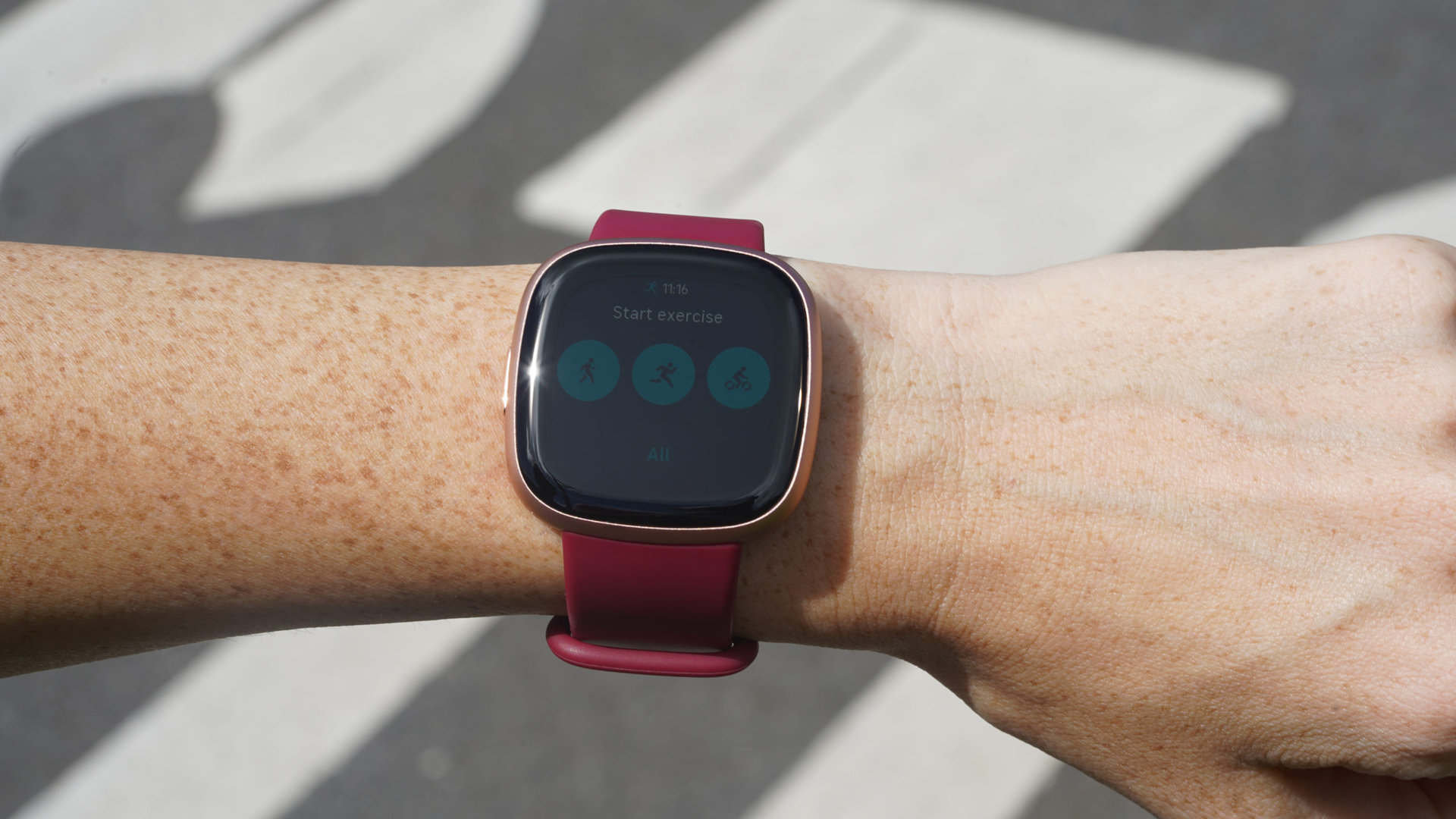 A user begins an outdoor workout on their Fitbit Versa 4.