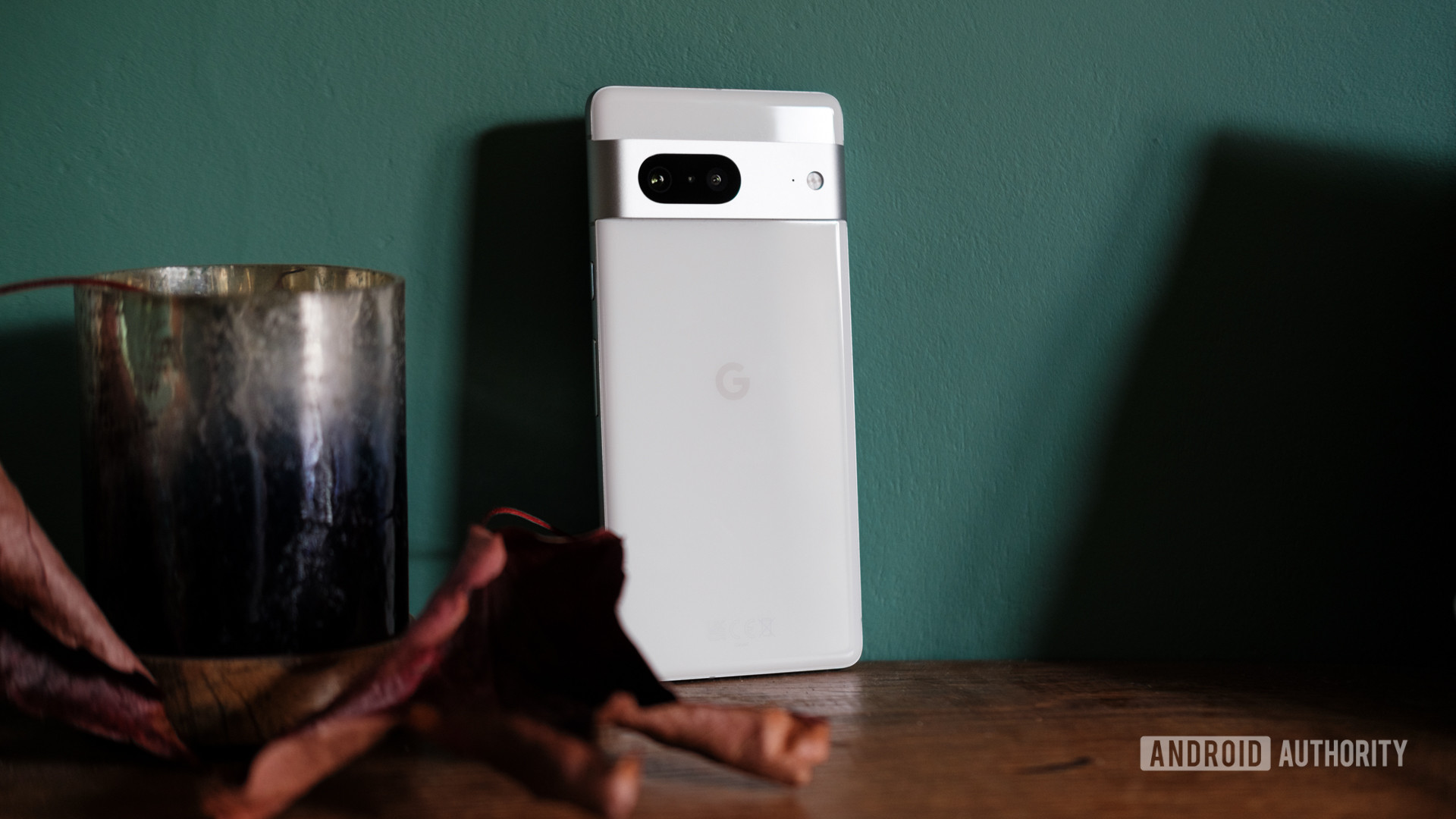 Google Pixel 7 returns to the green wall