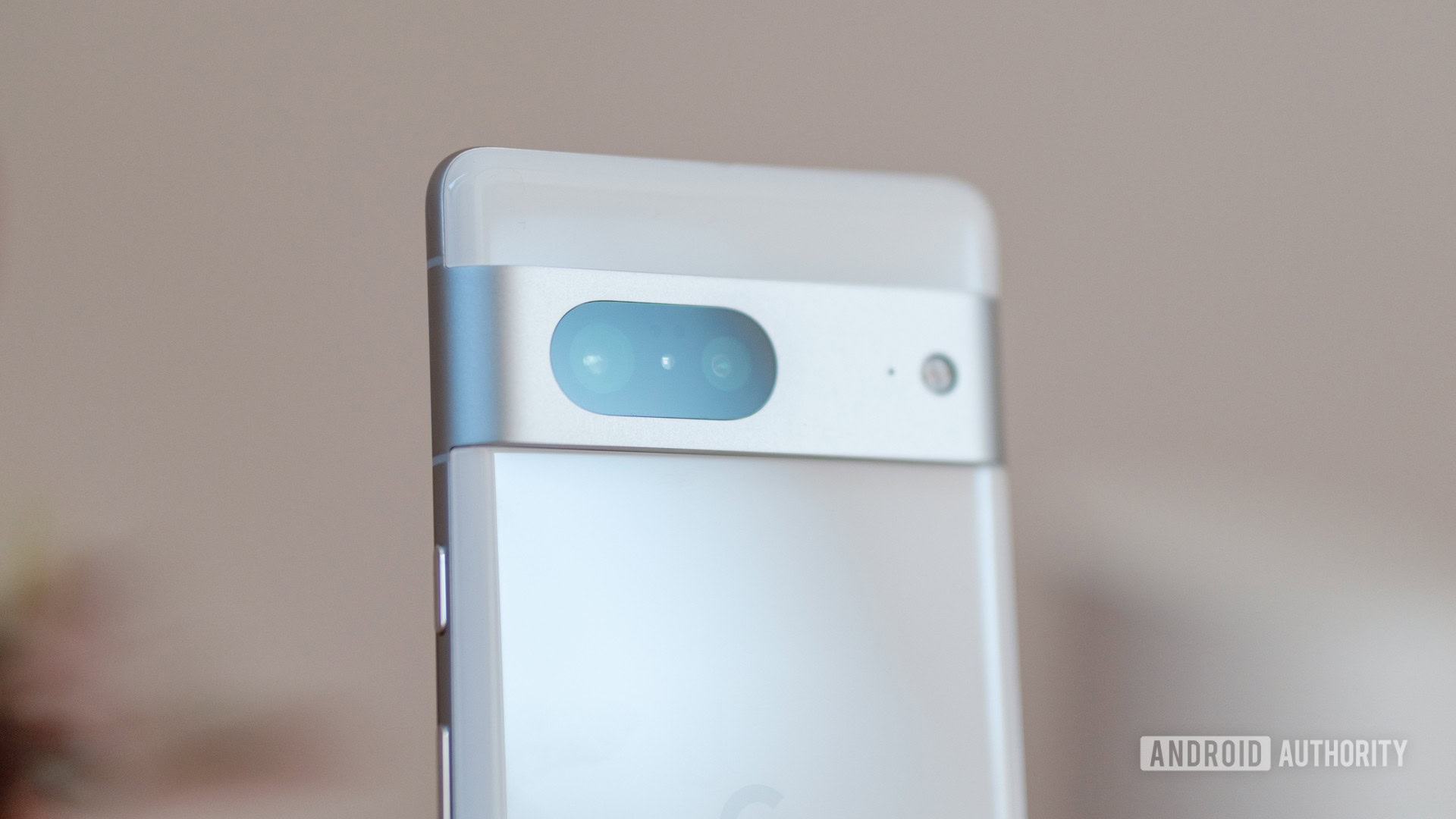 Google Pixel 7 camera housing glare