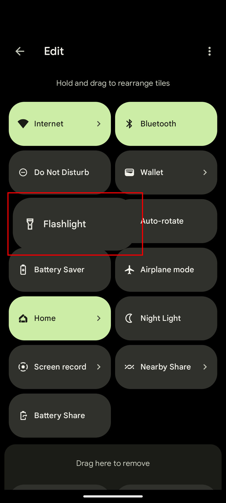 How to turn on the flashlight using Android quick settings 3