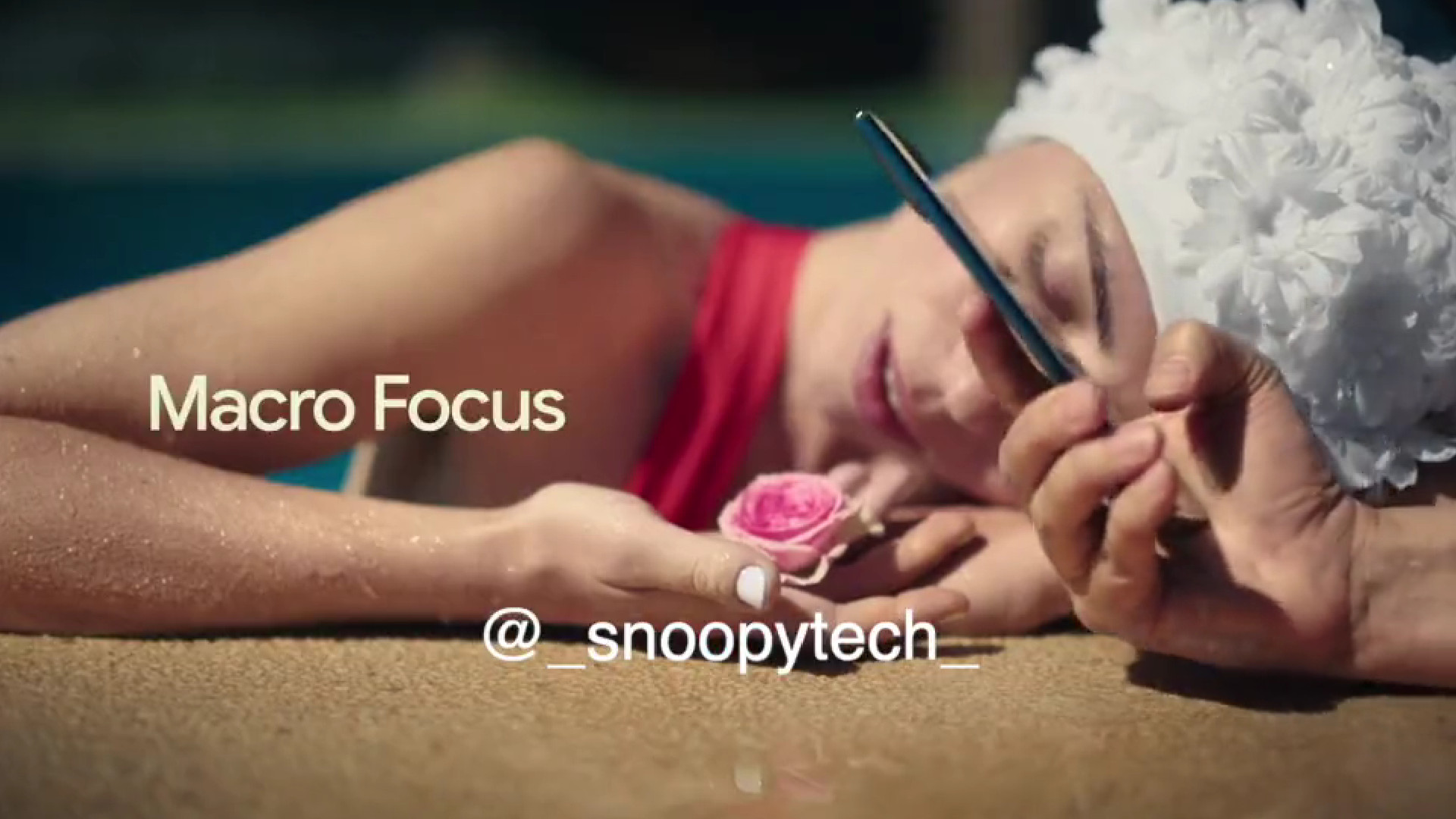 Pixel 7 Pro ad Snoopy Tech