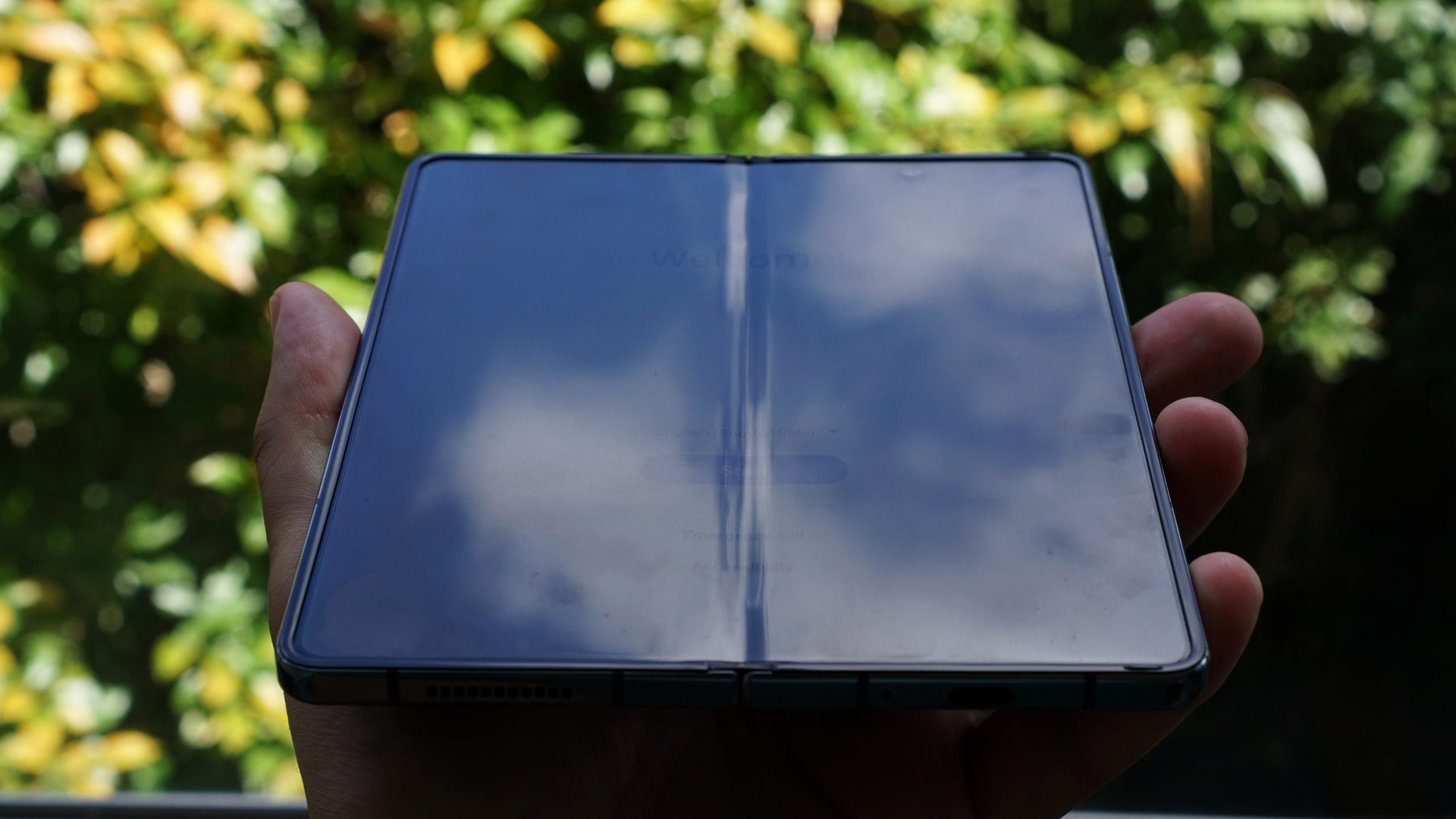 Samsung Galaxy Z Fold 4 pantalla plegable reflejo