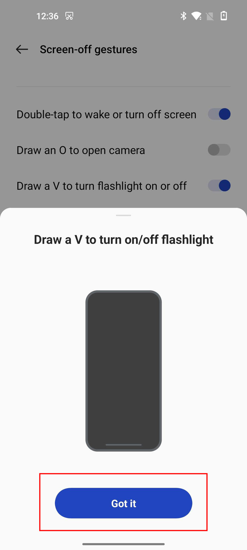 Turn the flashlight onoff using OnePlus Screen Off Gestures 5