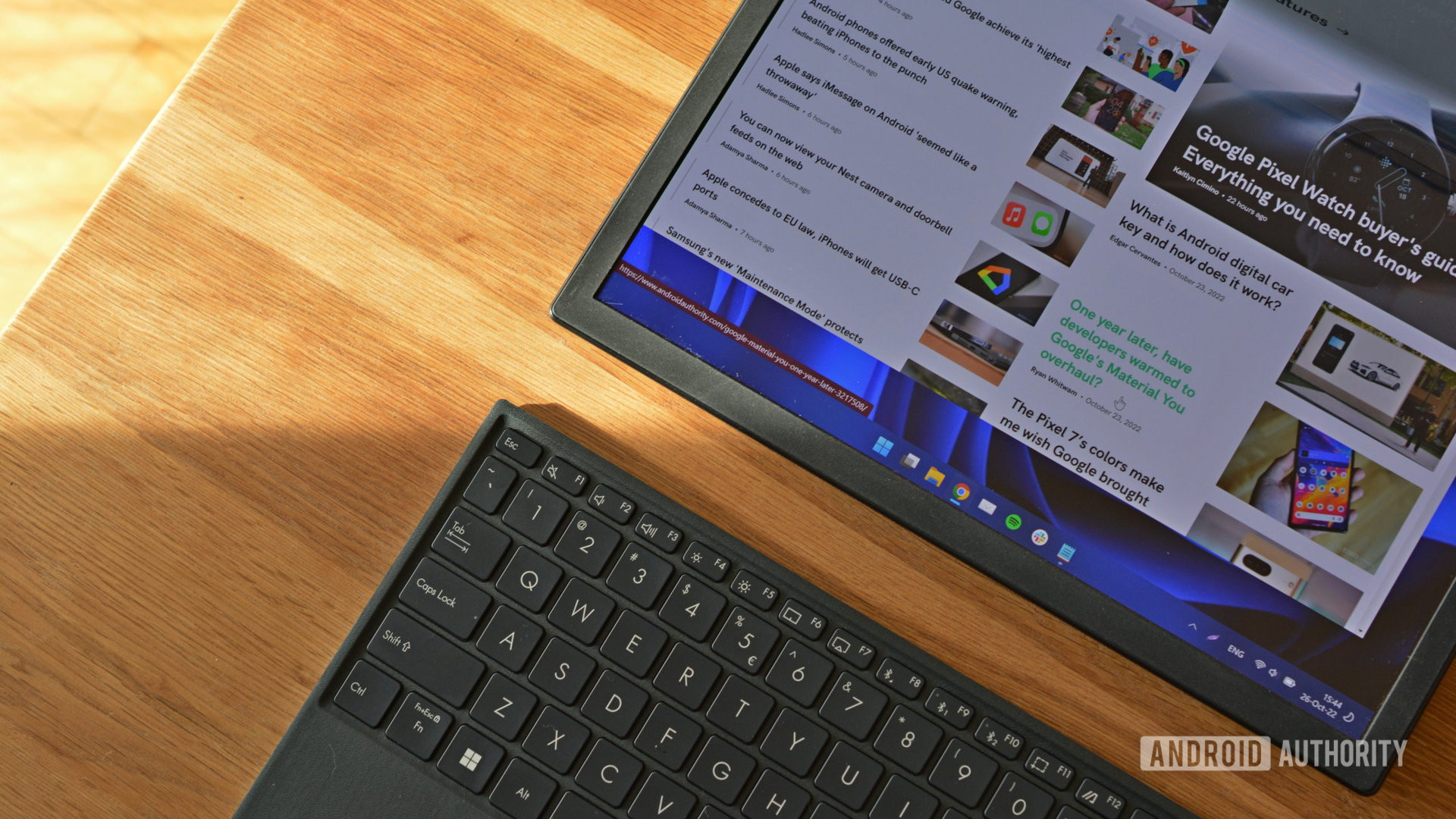asus zenbook laptop layar lipat 17 lipat dengan keyboard 4