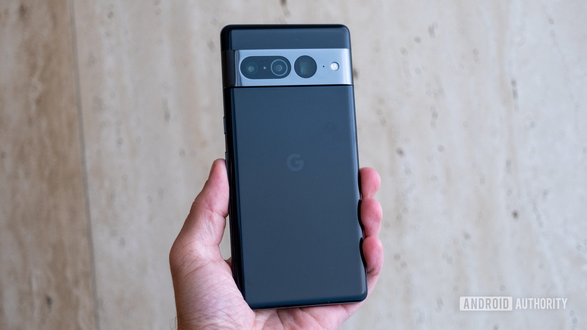 google pixel 7 pro camera bar in hand