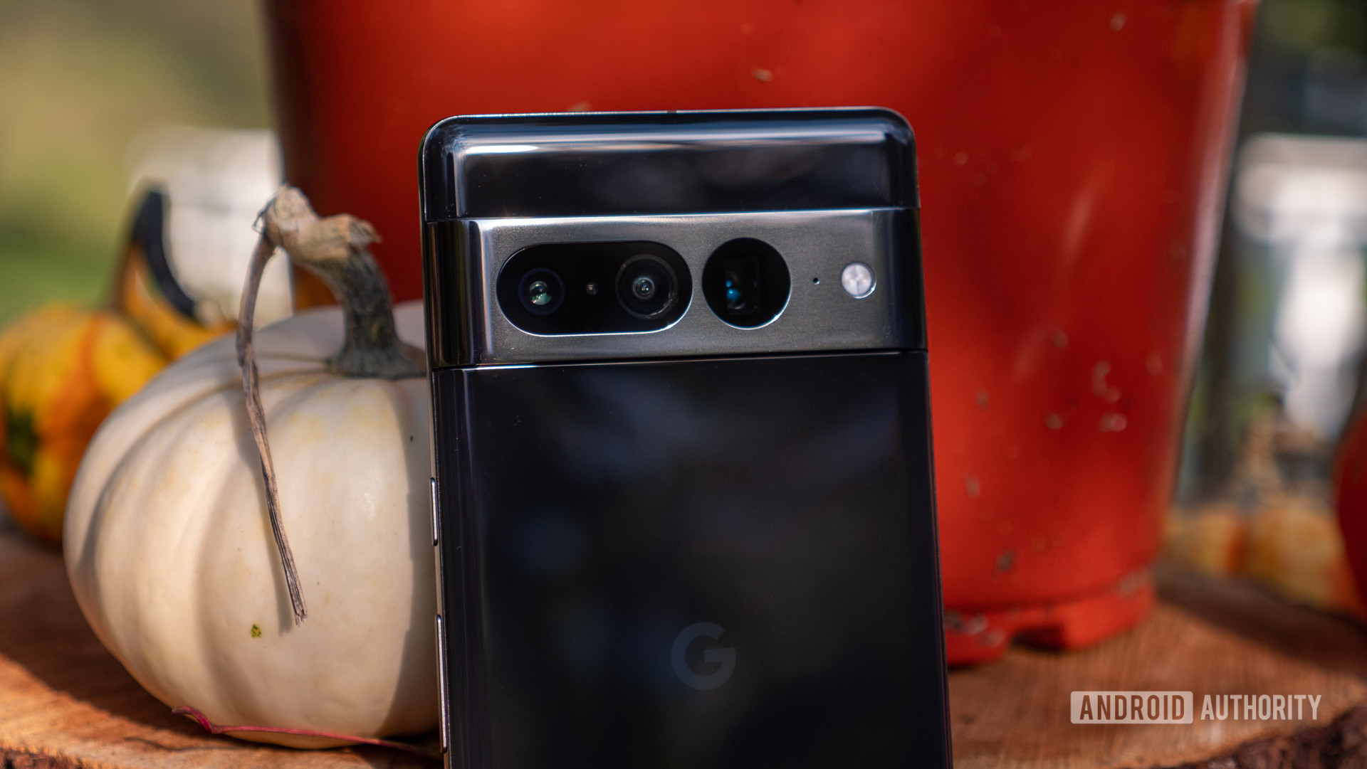 google pixel 7 pro cameras close