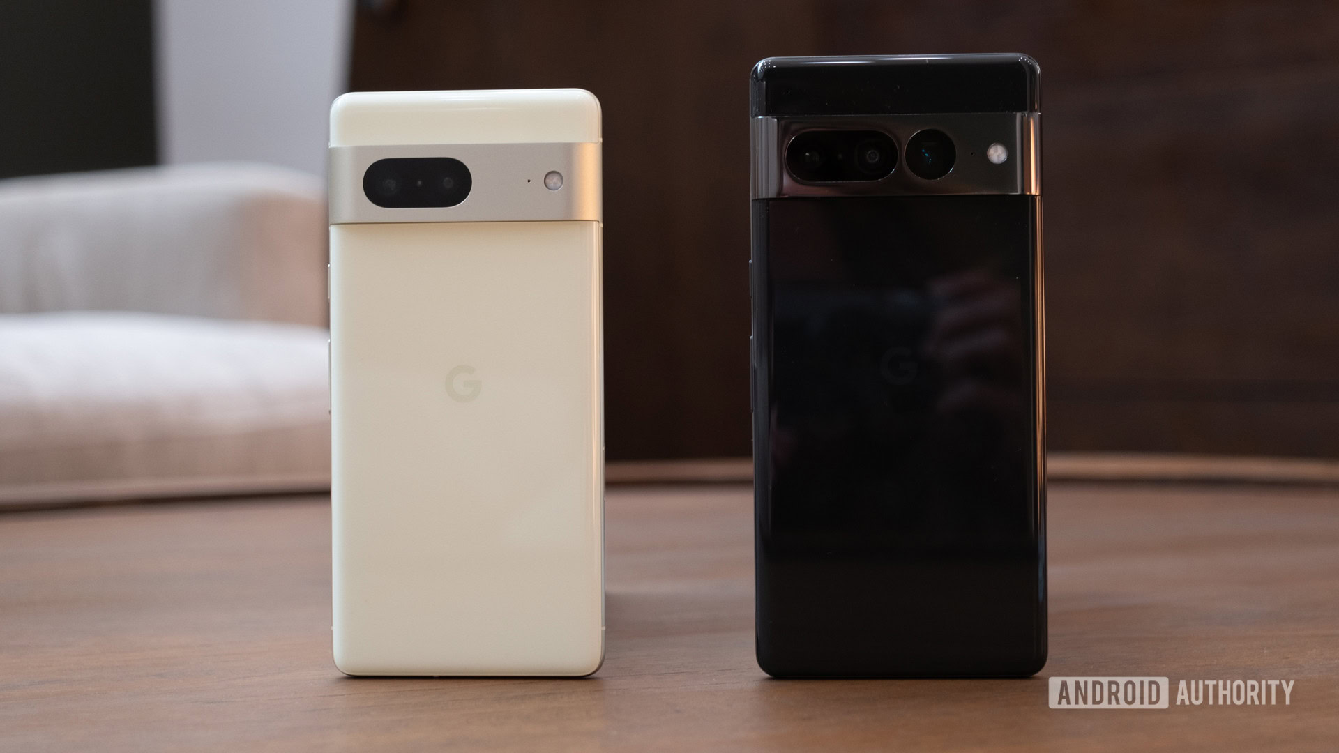 google pixel 7 vs pixel 7 pro back standing