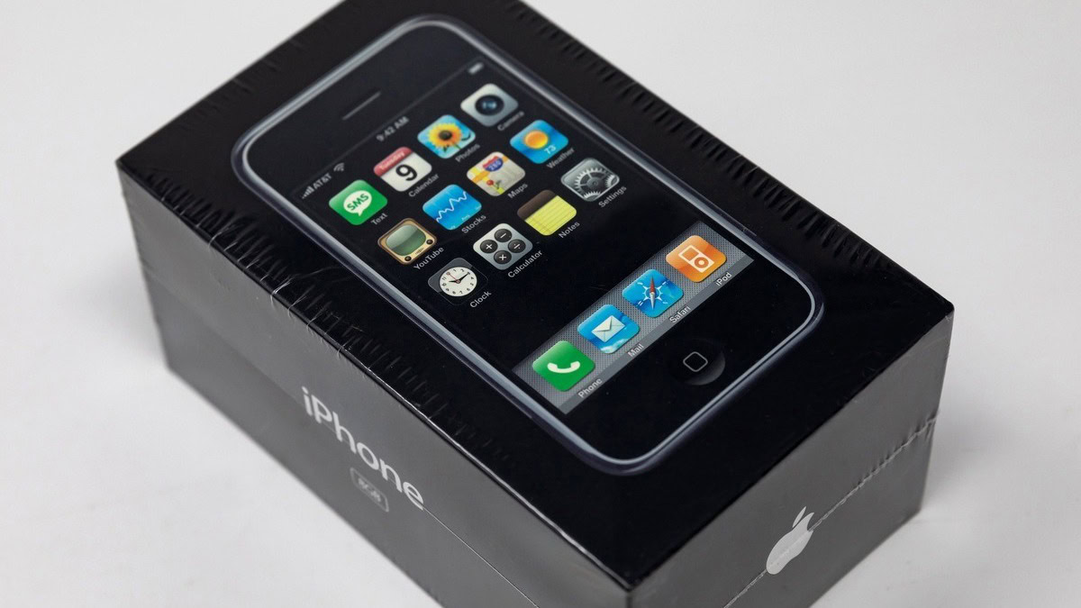 Somebody wasted $39,000 on an unopened iPhone from 2007