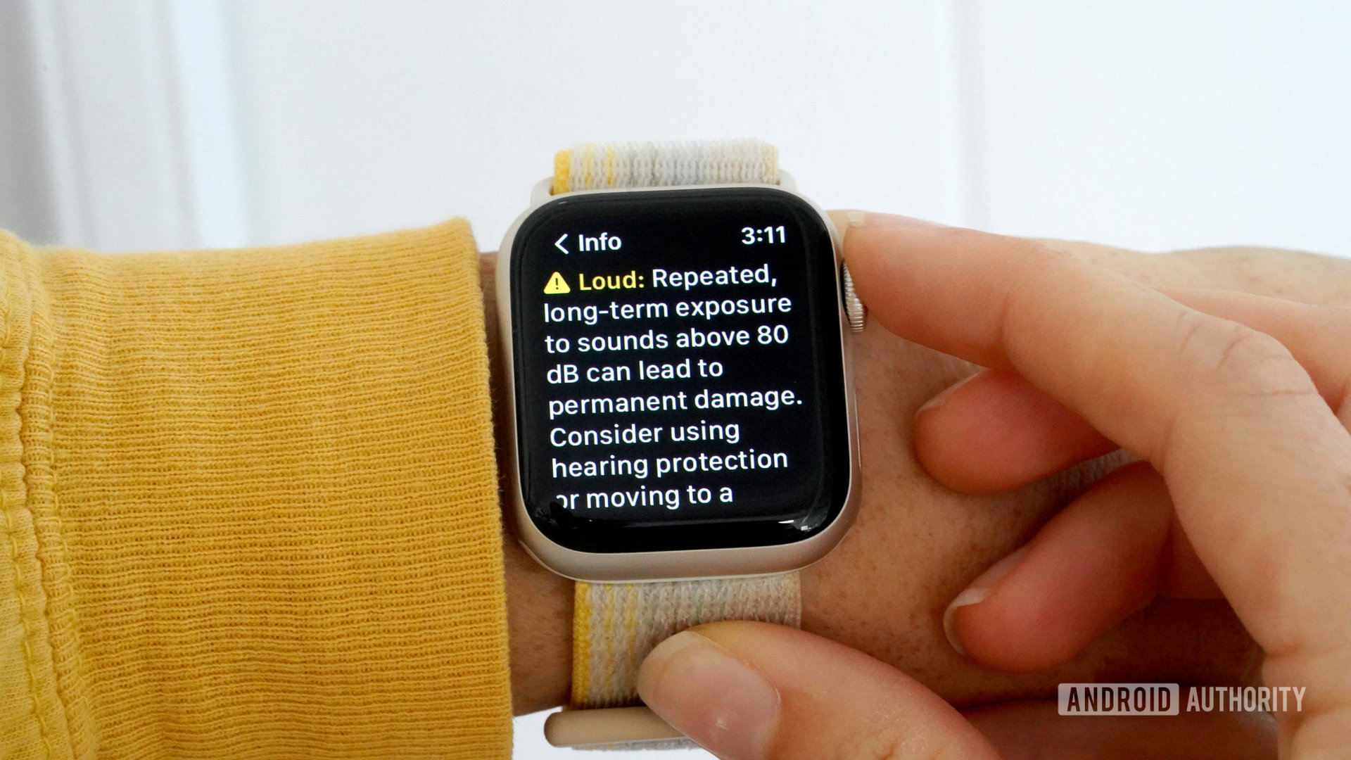 An Apple Watch SE 2 user reviews information in the Noise app.