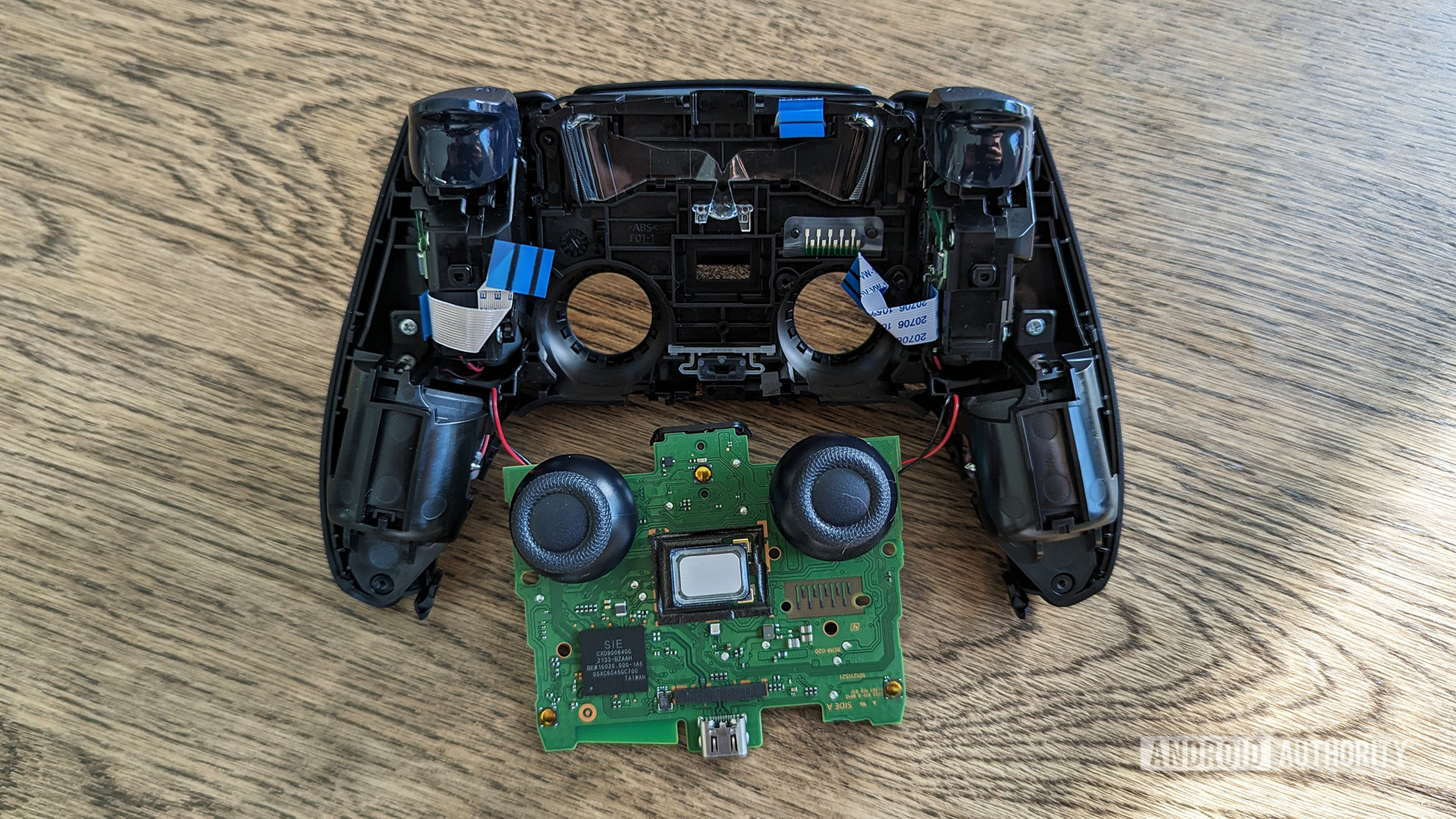 Customize DualSense with board pulled out