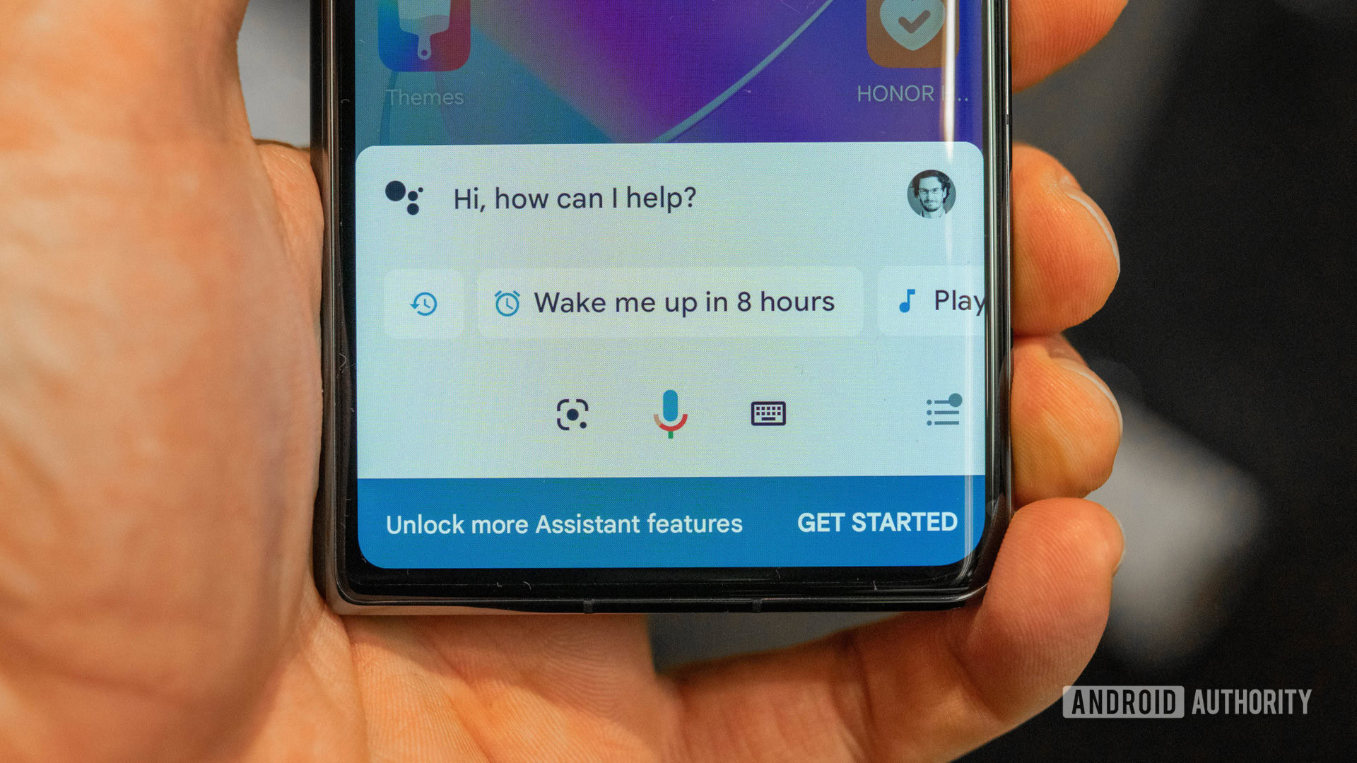 Honor Magic Vs Google Assistant prompt at hand