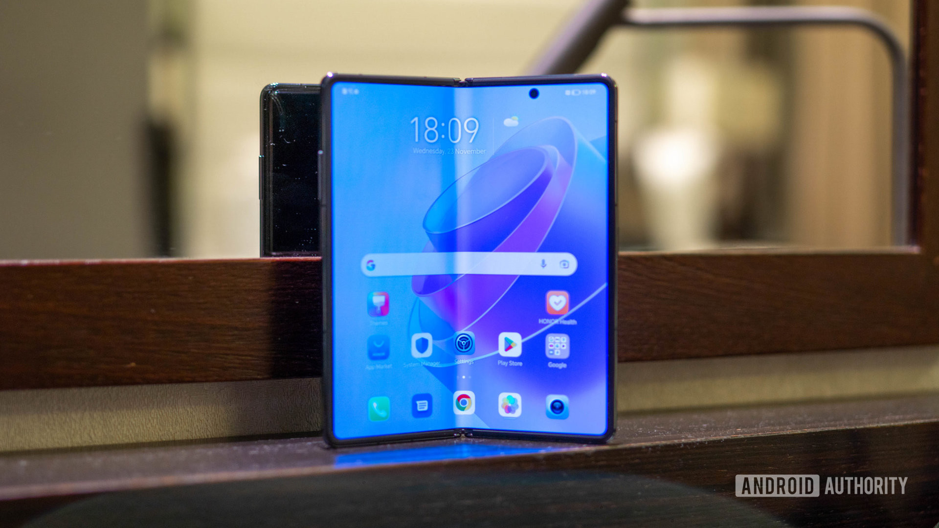Daily Authority: ???? Hands-on with this Galaxy Z Fold 4 rival