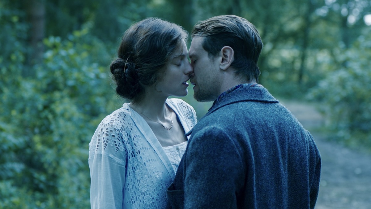 Emma Corrin as Lady Chatterley and Jack O'Connell as Oliver Mellors, kissing, in Lady Chatterleys Lover