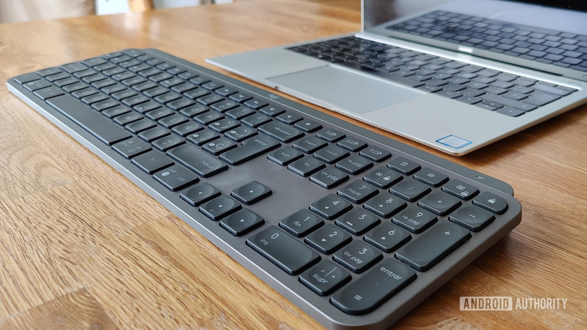 Logitech MX Keys with Matebook X Pro