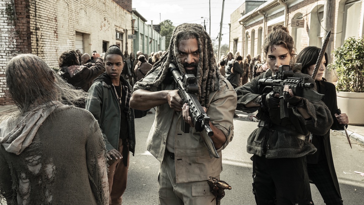 Khary Payton as Ezekiel, Nadia Hilker as Magna, and Angel Theory as Kelly, armed, in The Walking Dead series finale