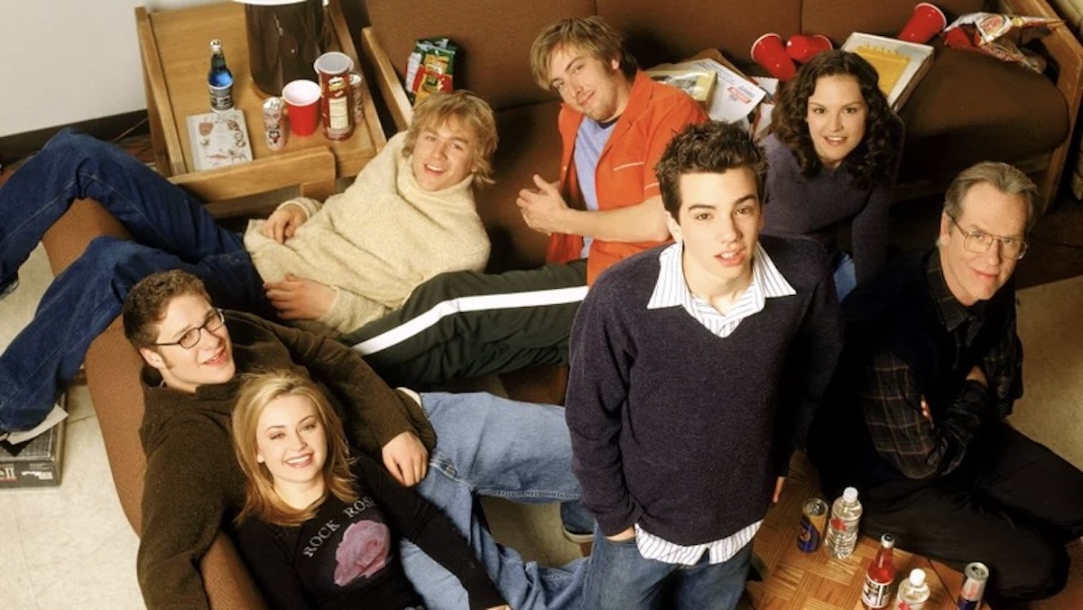 Promotional still of undergrads in a dorm common room for Undeclared
