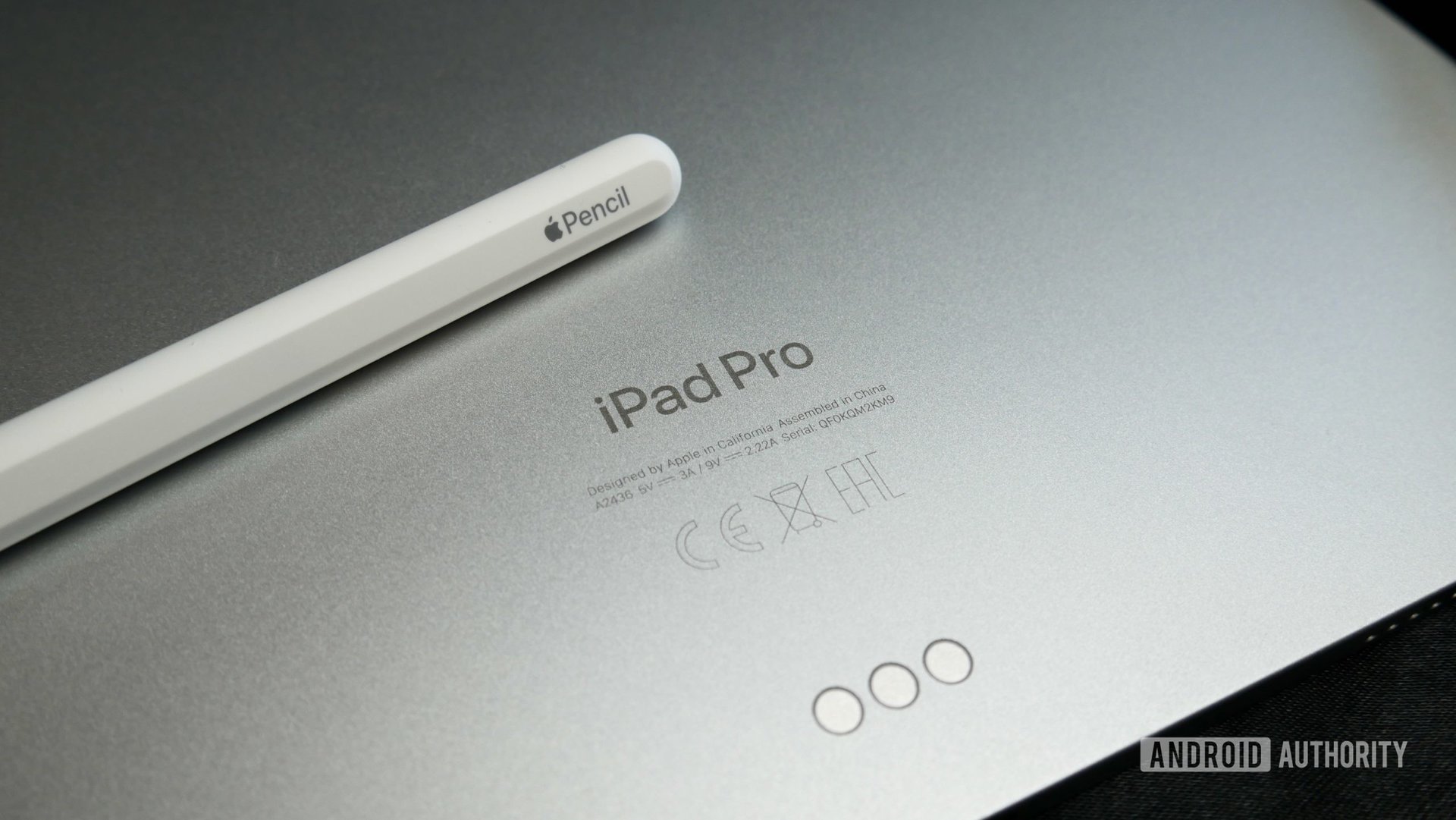 Logo Apple iPad Pro M2 2022 et stylet Apple