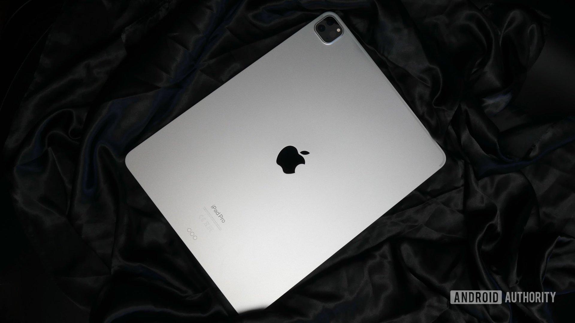 Apple iPad Pro M2 2022 rear 3