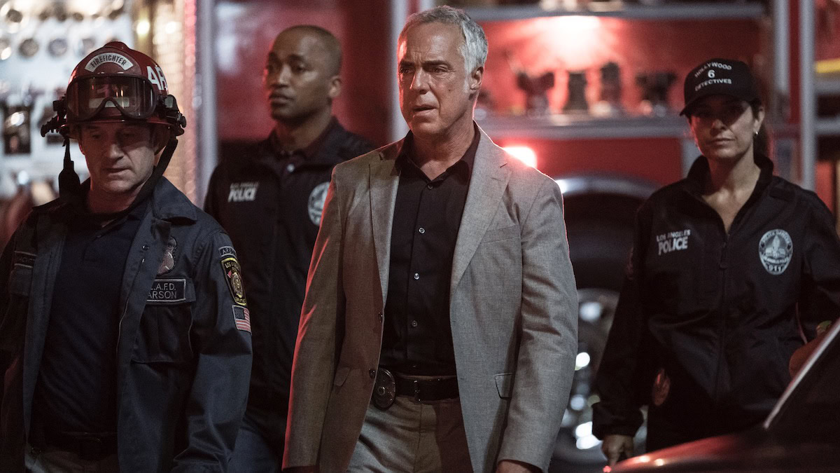 Bosch and two cops at a crime scene - best prime video originals