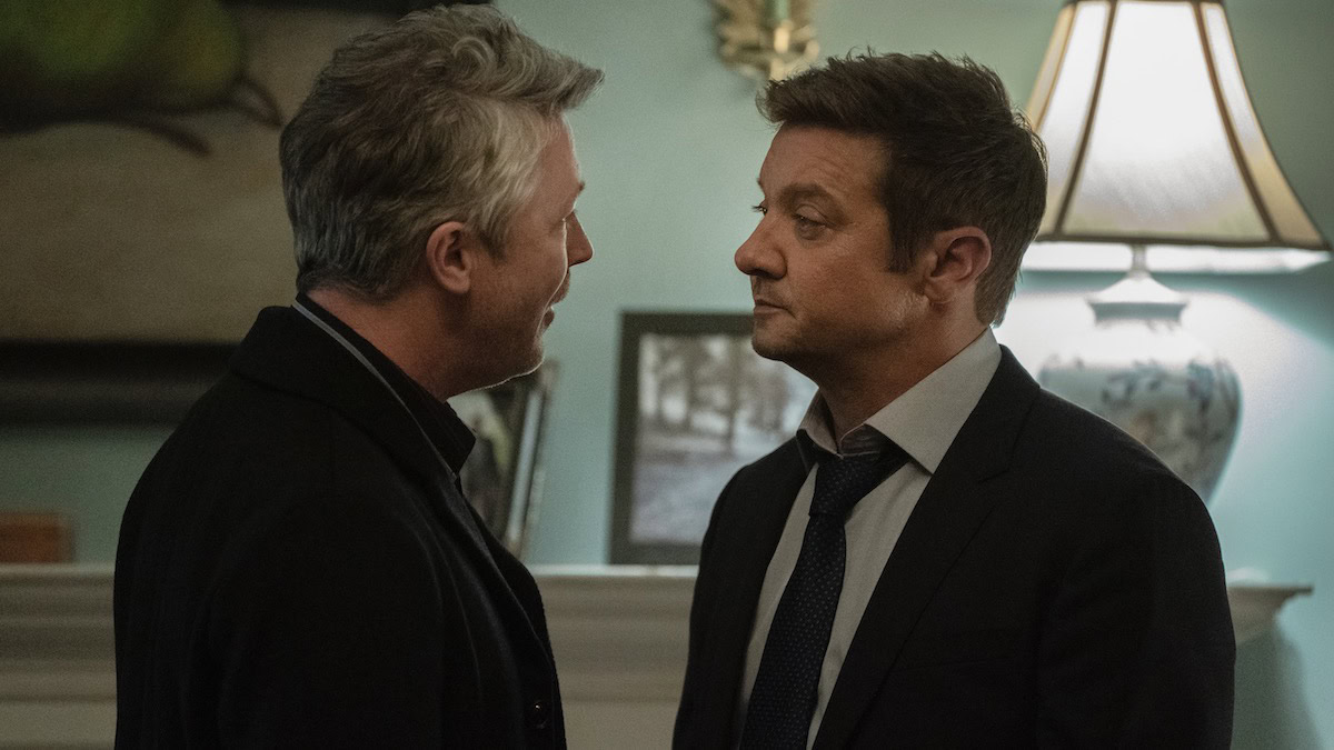 Aidan Gillen as Milo and Jeremy Renner as Mike McLusky in Mayor of Kingstown