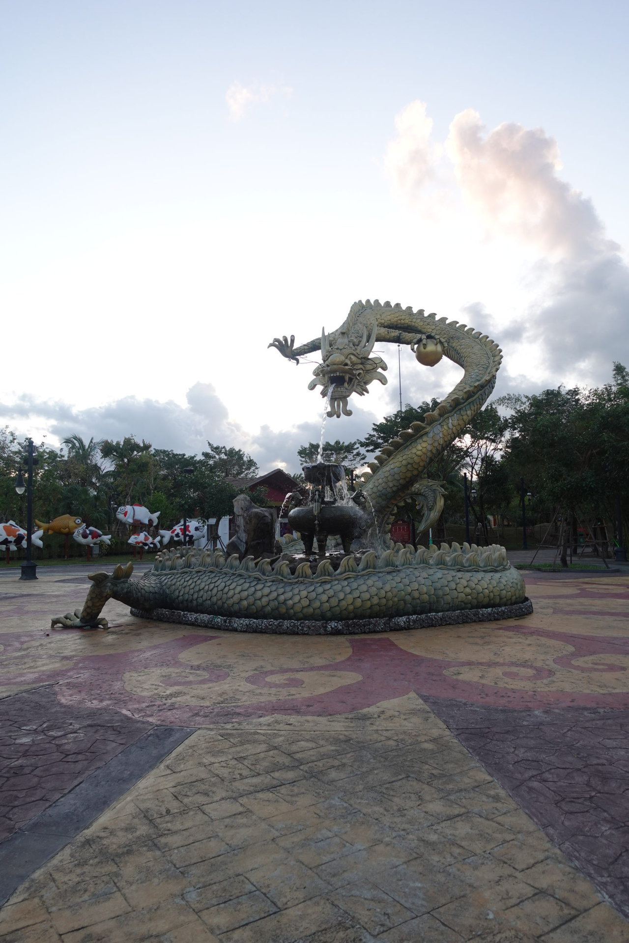 sony zv 1 camera sample of a dragon statue